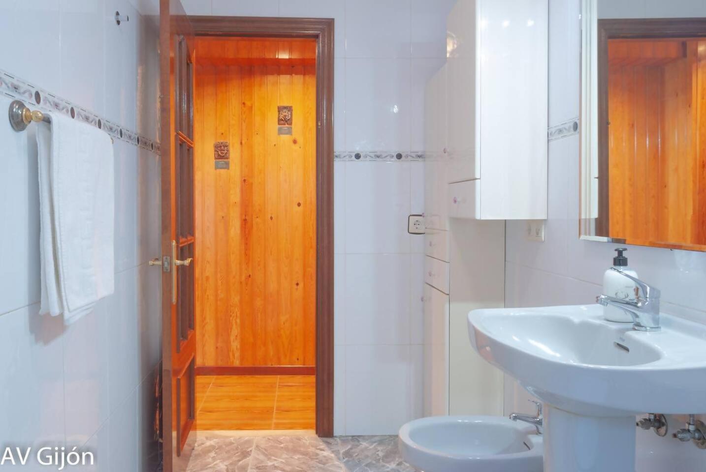 Av Alvaro De Albornoz Apartamento Gijón