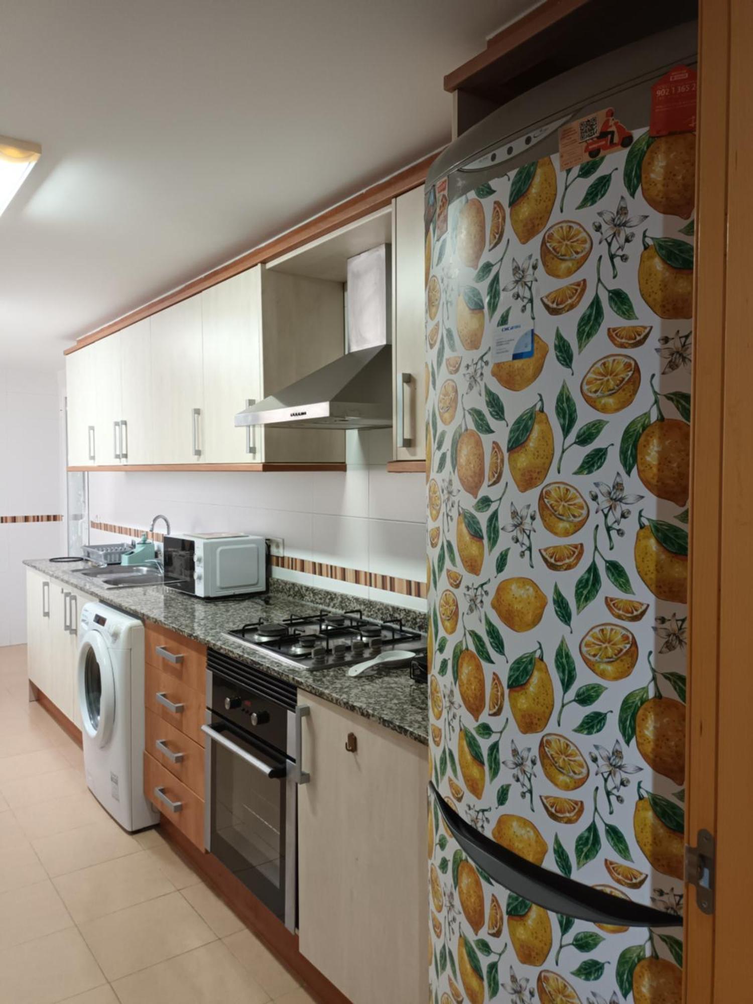 Piso Amplio De 3 Habitaciones, 2 Banos, Ascensor Y Parking