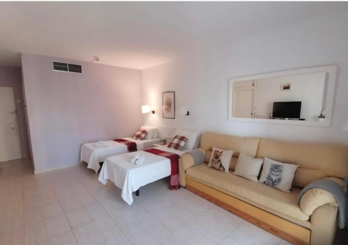 Flat In Pyr Apartment *