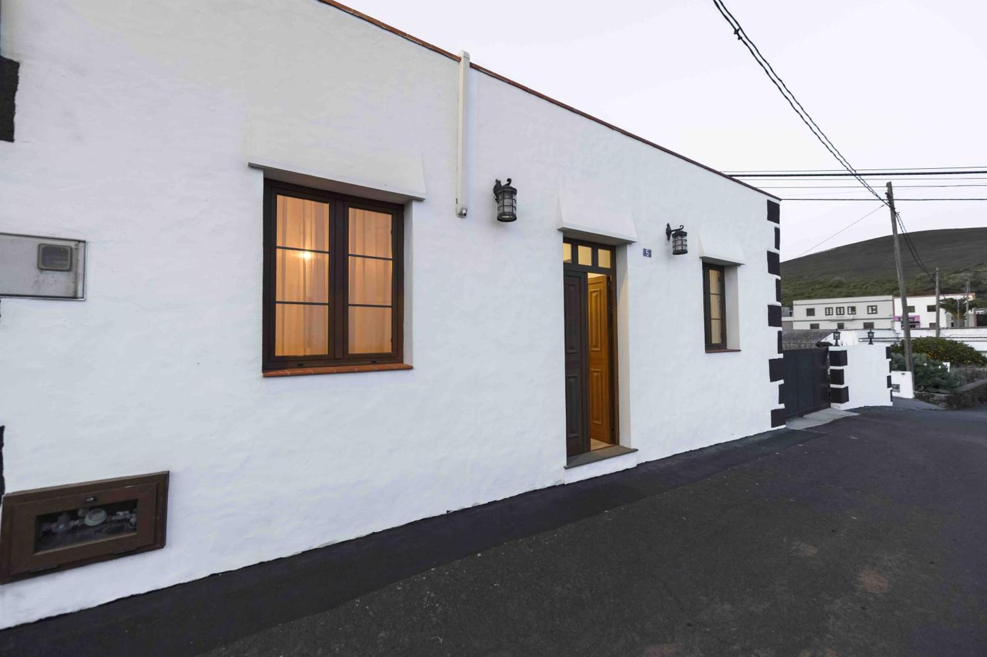 La Higuera Blanca Apartment *