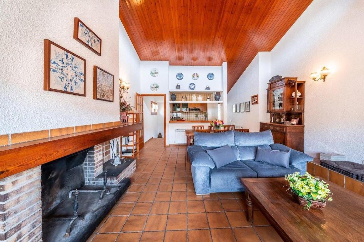 Casa Con Piscina 1hr Barcelona *