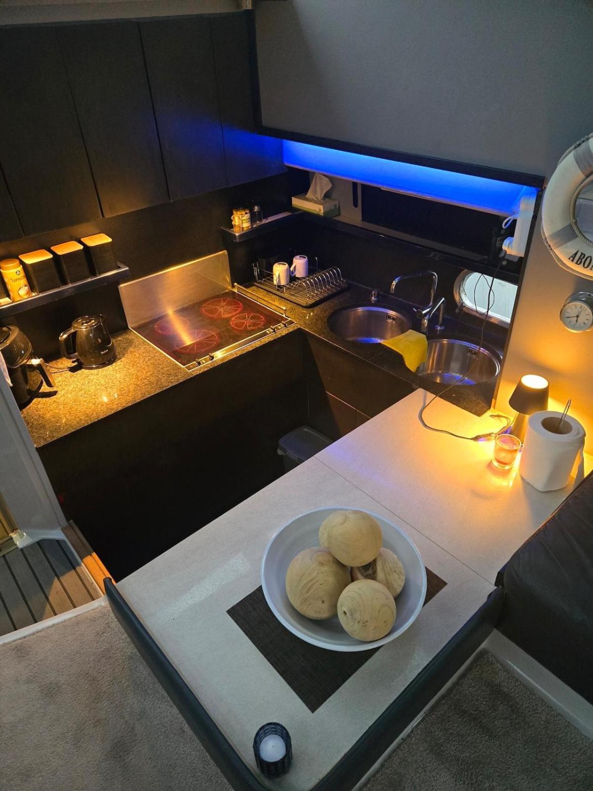 Hotel en barco Moonlight Lady, Our Secret On The Med!