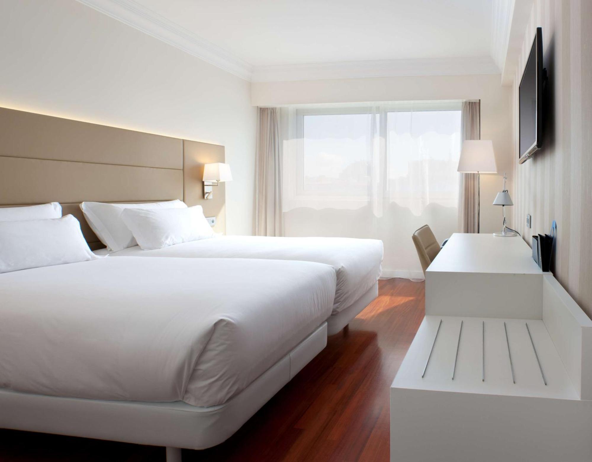 Hotel Nh Iruna Park 4*