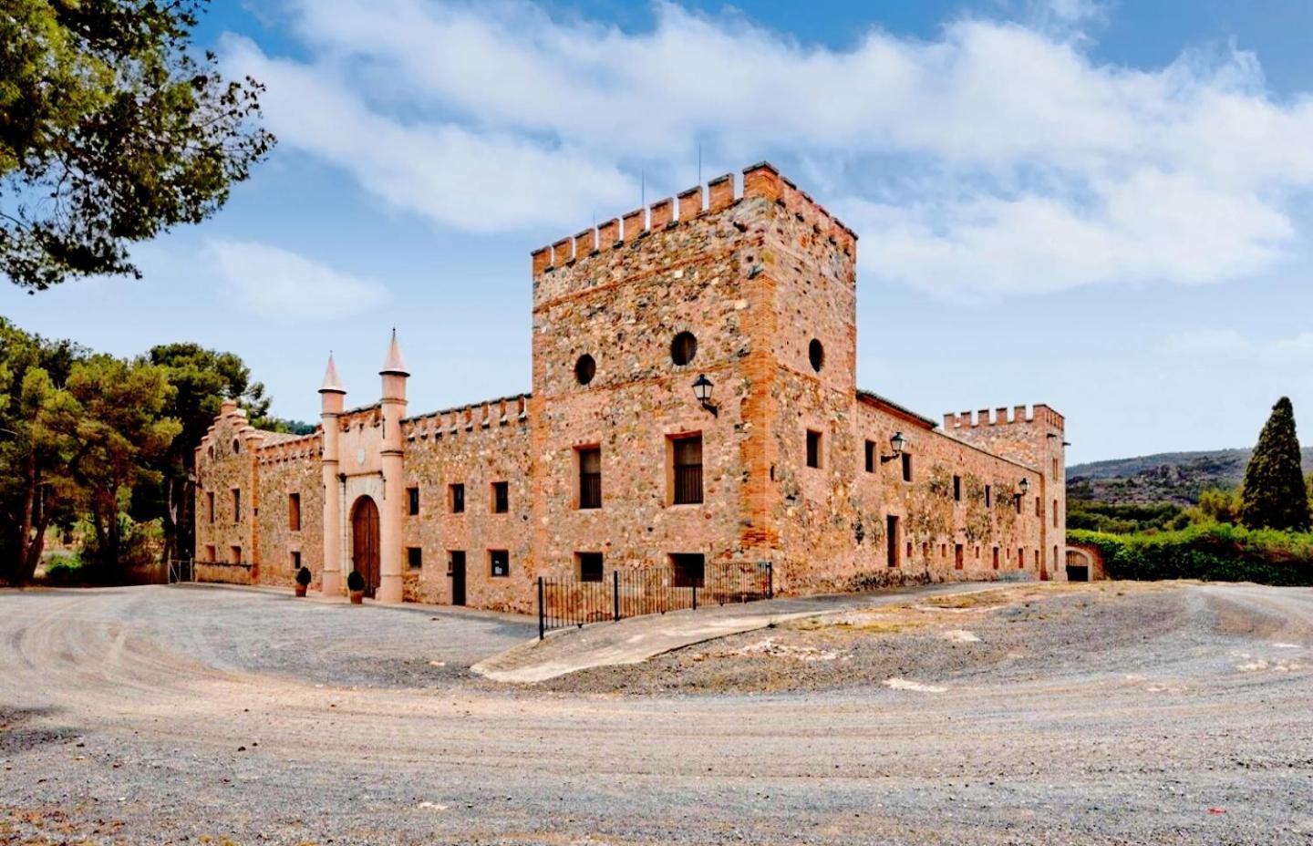 Masia De San Juan Casa Numero 1 En Castillo Con Piscina Y Aire Acondicionado Country house