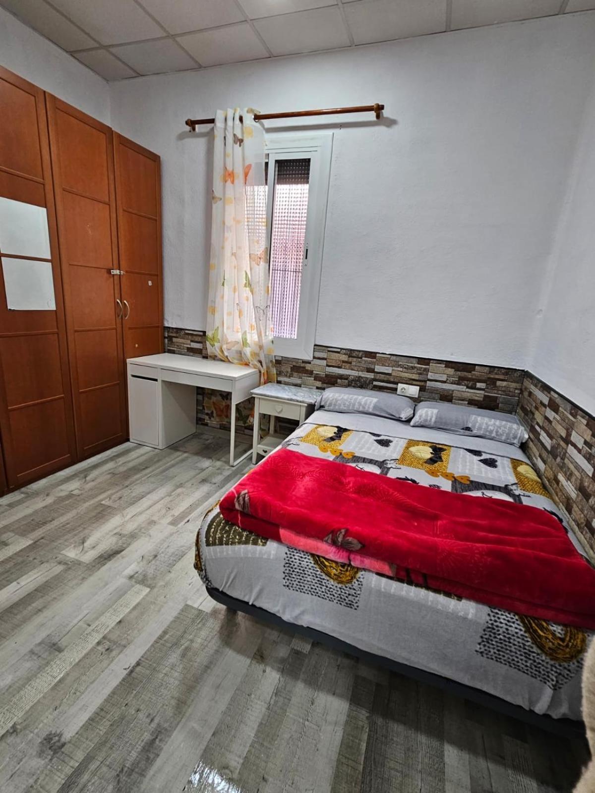 Habitación en casa particular Doble Con Bano Privado L'Hospitalet de Llobregat