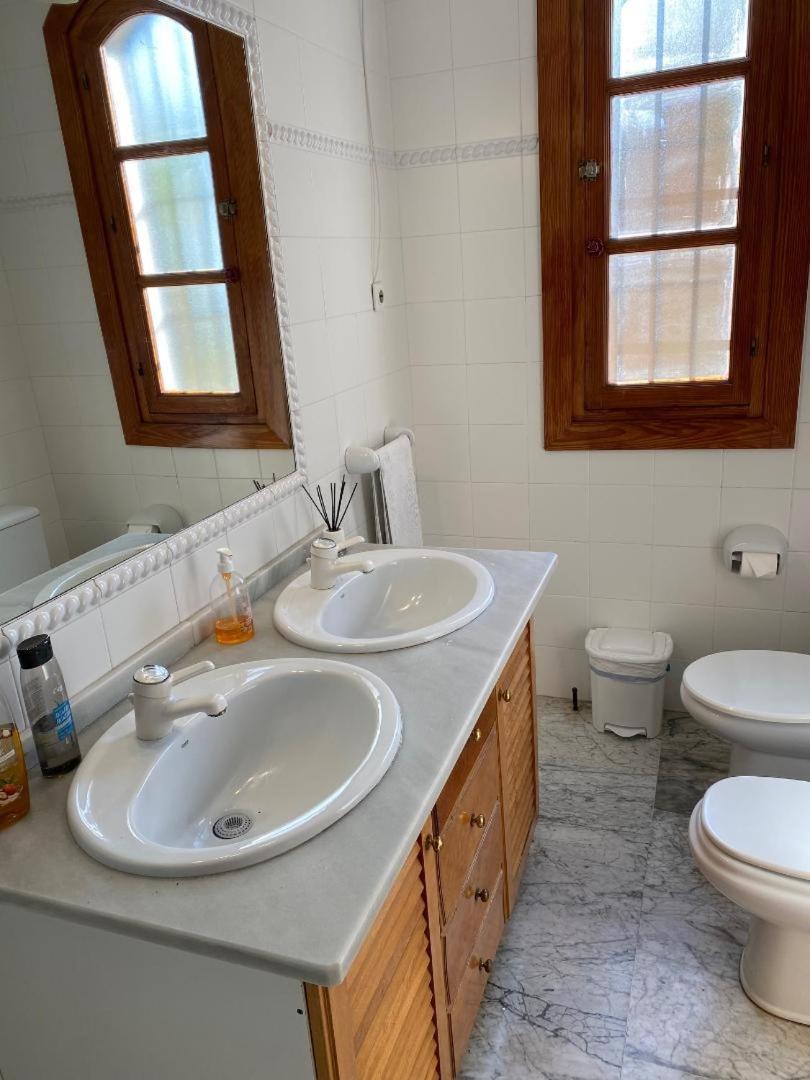 Pequeño Conjunto Casas Adosado