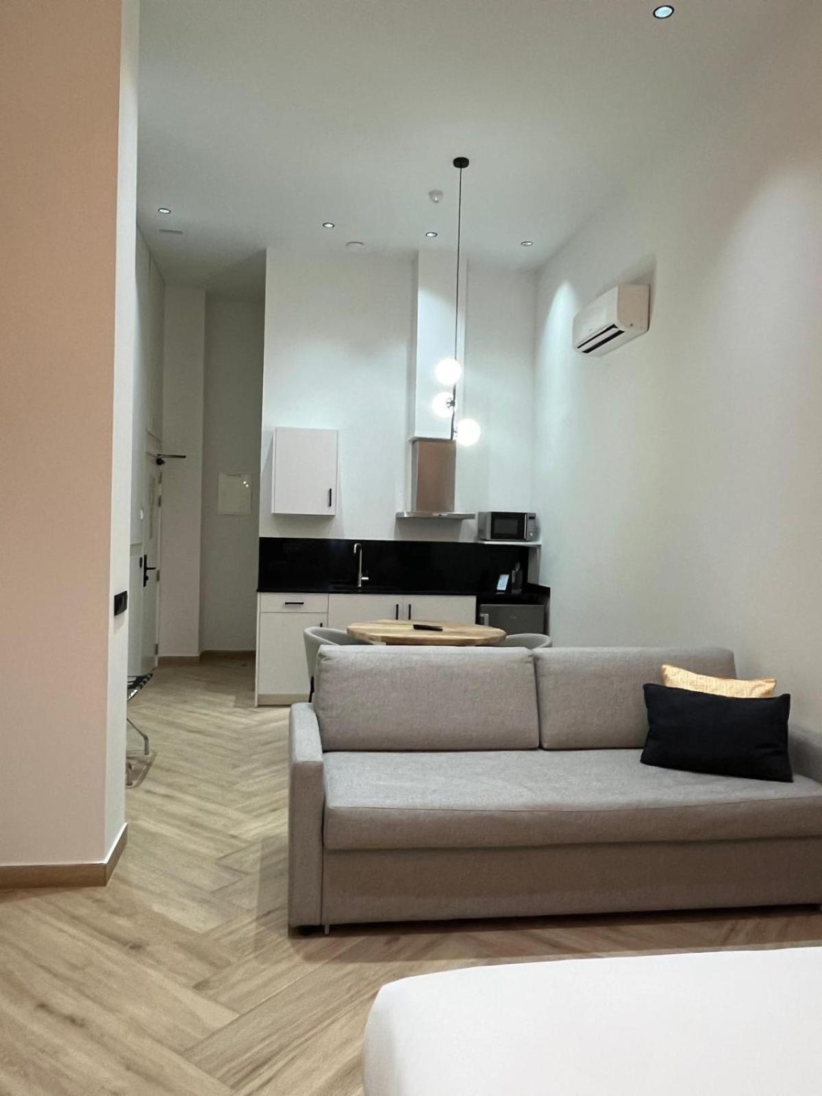 Blanq Marina Apartahotel Valencia