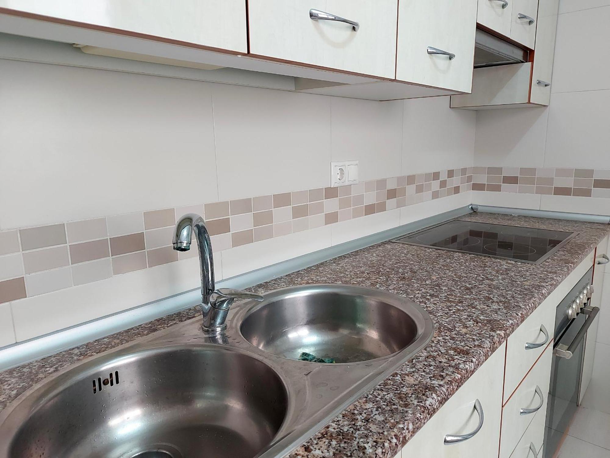 Acogedor Piso De 2 Con Aparcamiento - Alborania Apartamento
