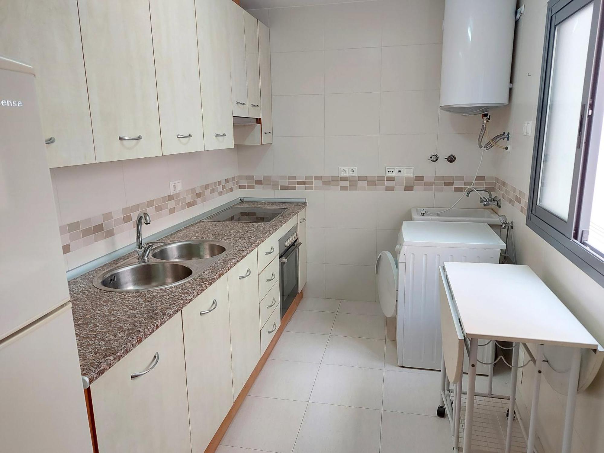Apartamento Acogedor Piso De 2 Con Aparcamiento - Alborania