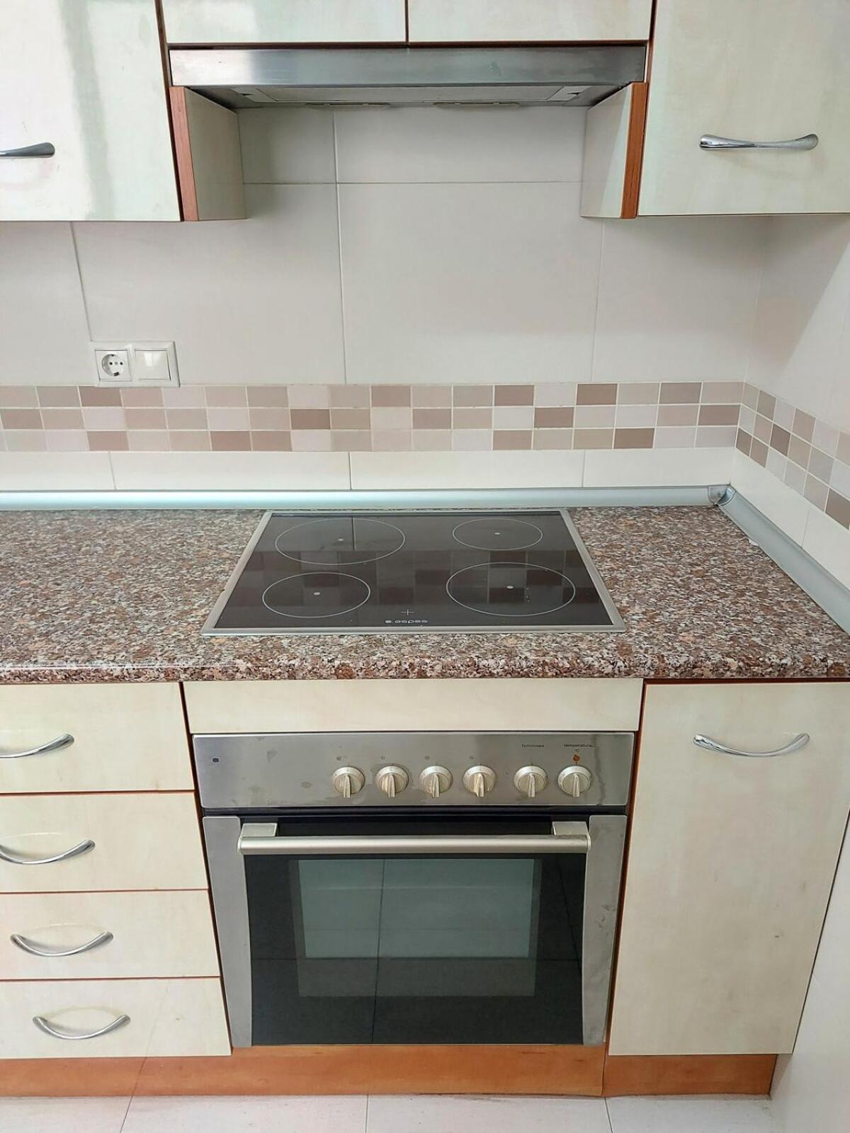 Acogedor Piso De 2 Con Aparcamiento - Alborania Apartamento