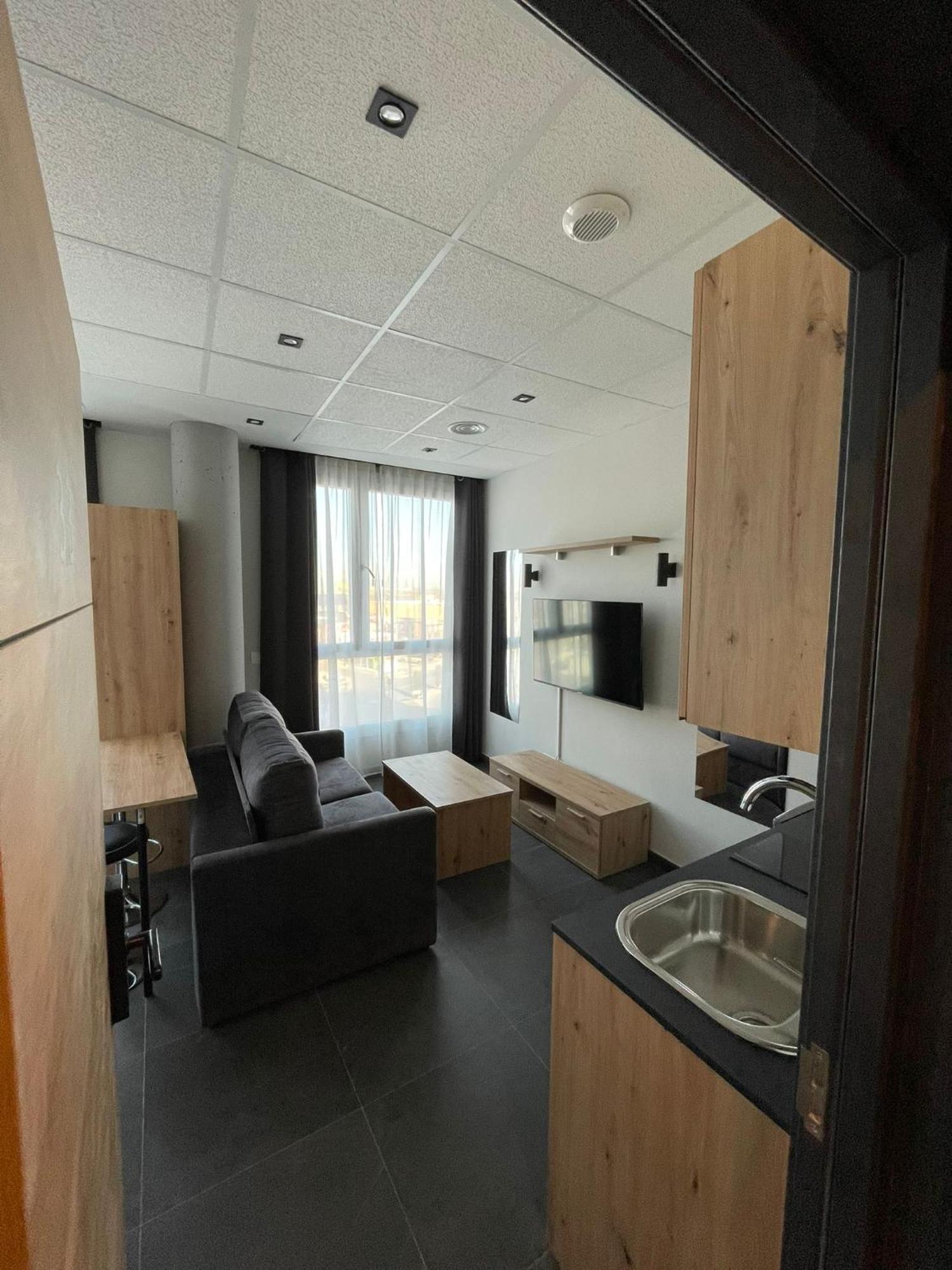 - Mirasur Apartahotel *