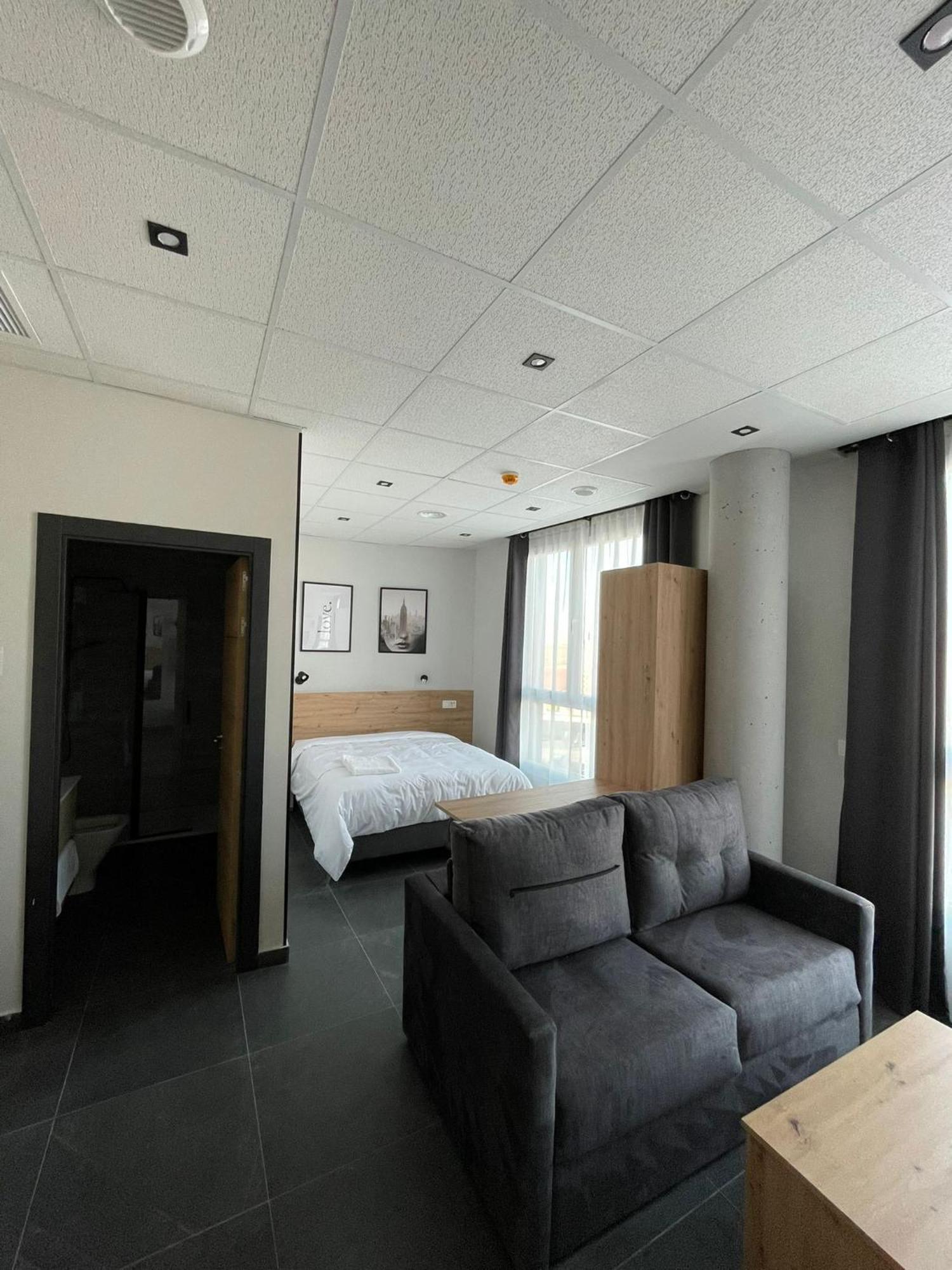 Apartahotel - Mirasur Parla