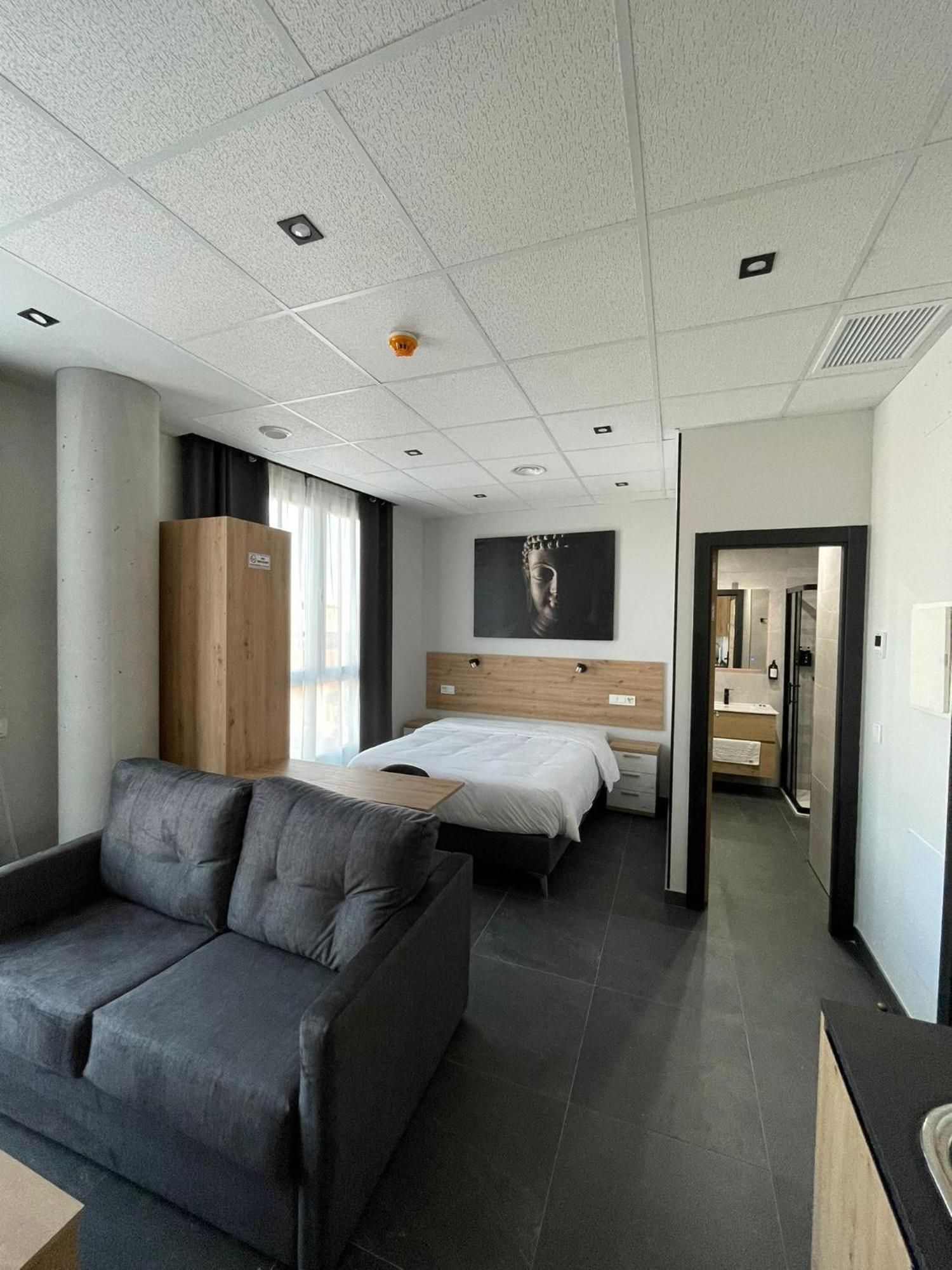 - Mirasur Apartahotel Parla