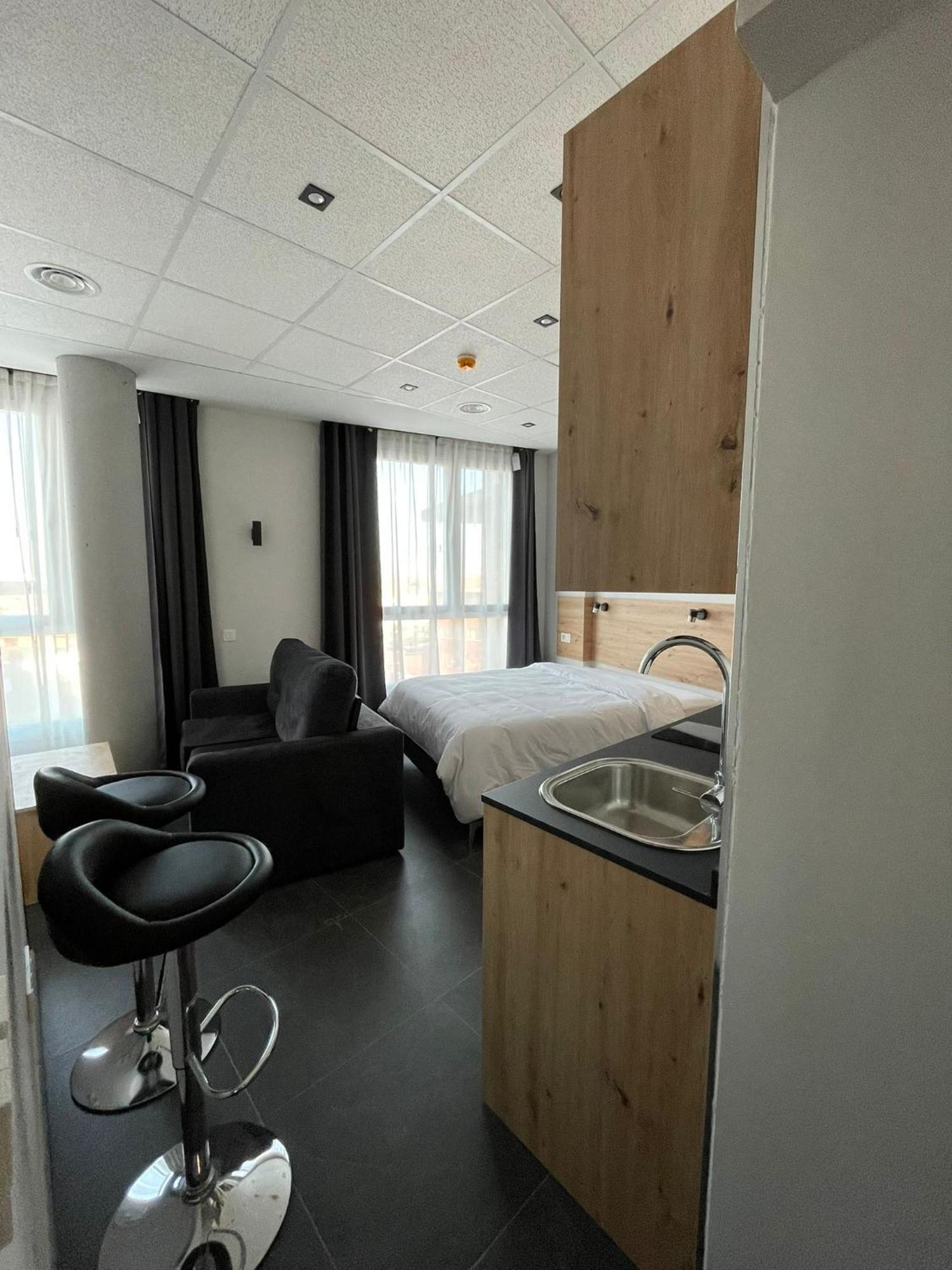 - Mirasur Apartahotel Parla