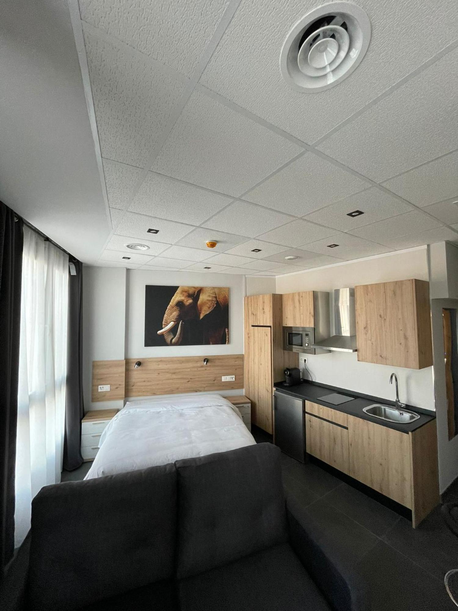 - Mirasur Apartahotel Parla