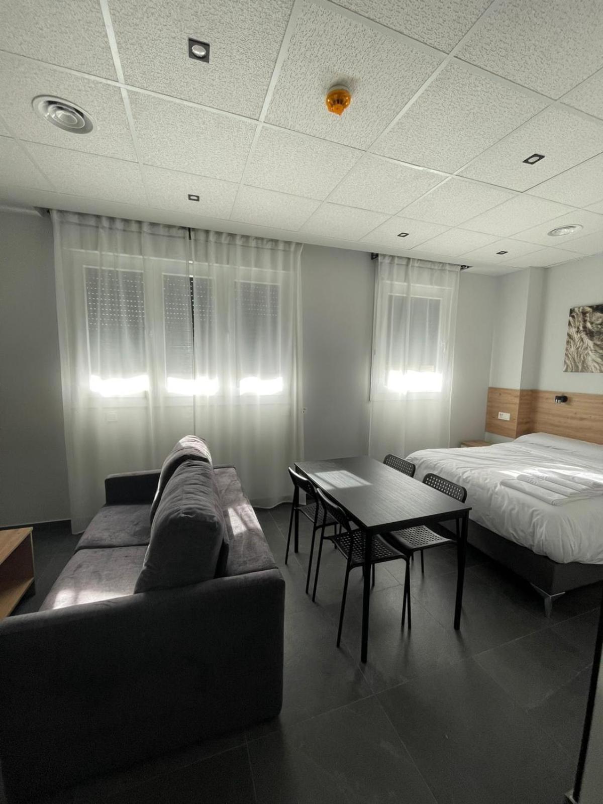 - Mirasur Apartahotel *