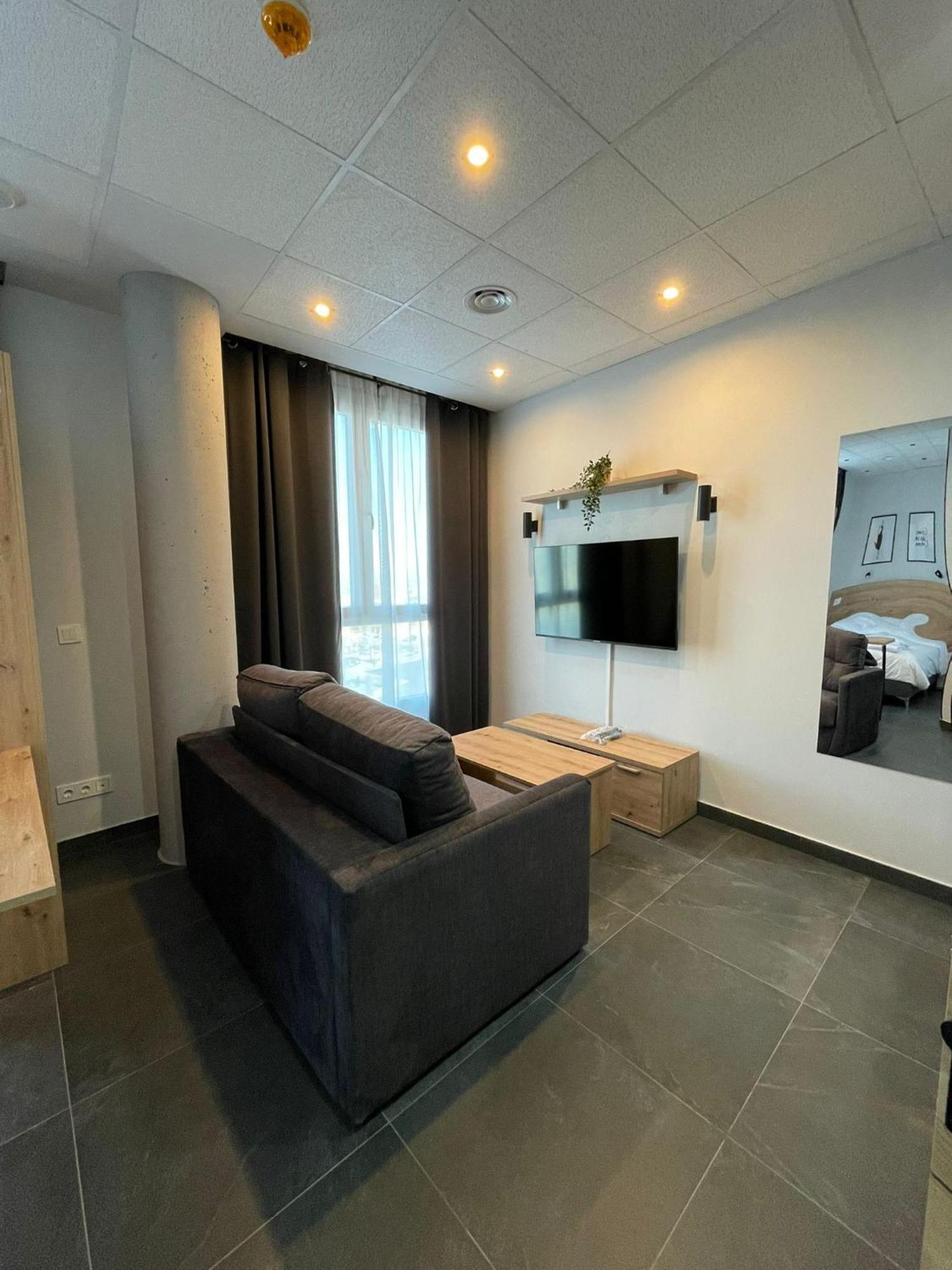 Apartahotel - Mirasur Parla