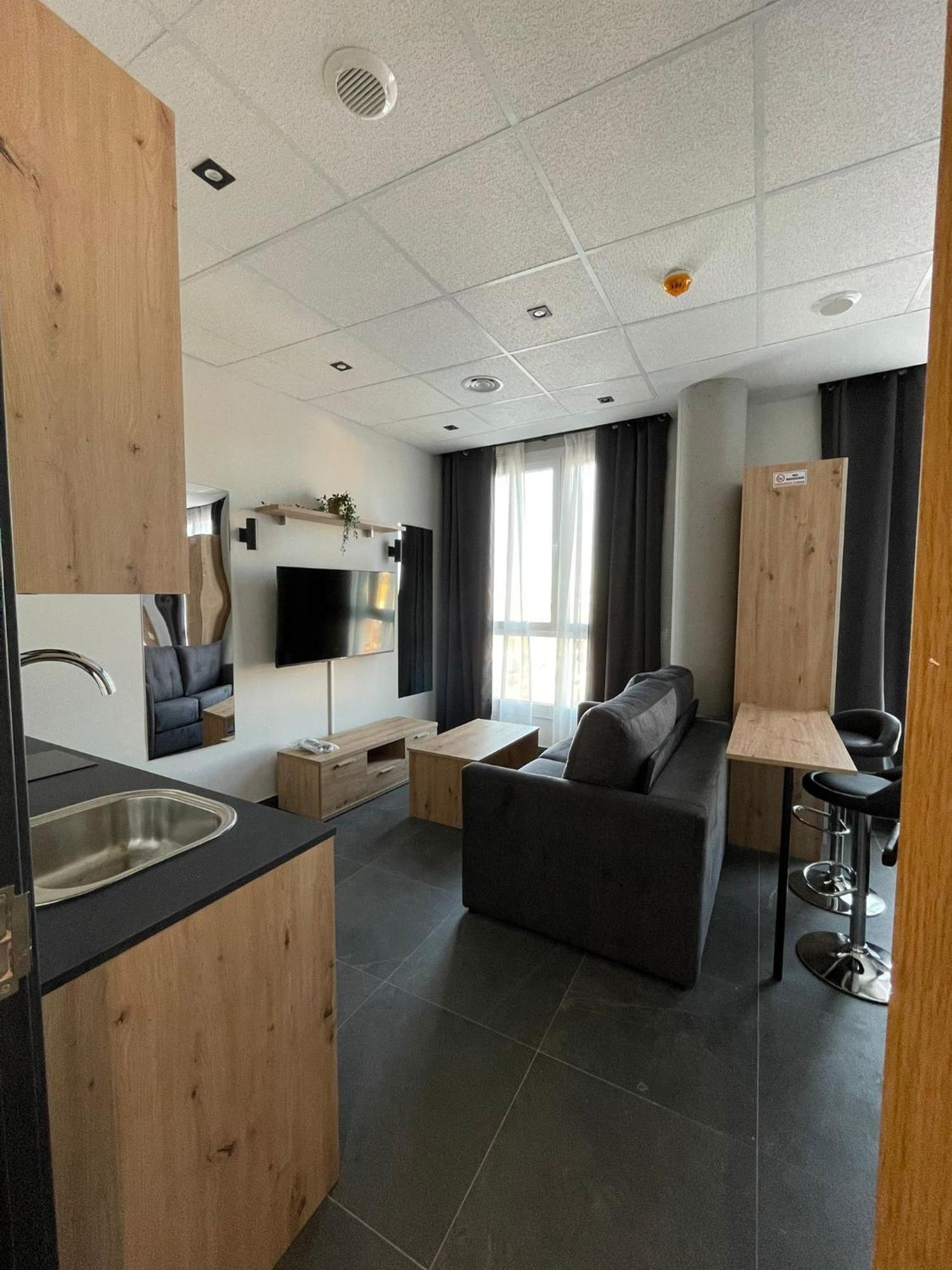 - Mirasur Apartahotel Parla
