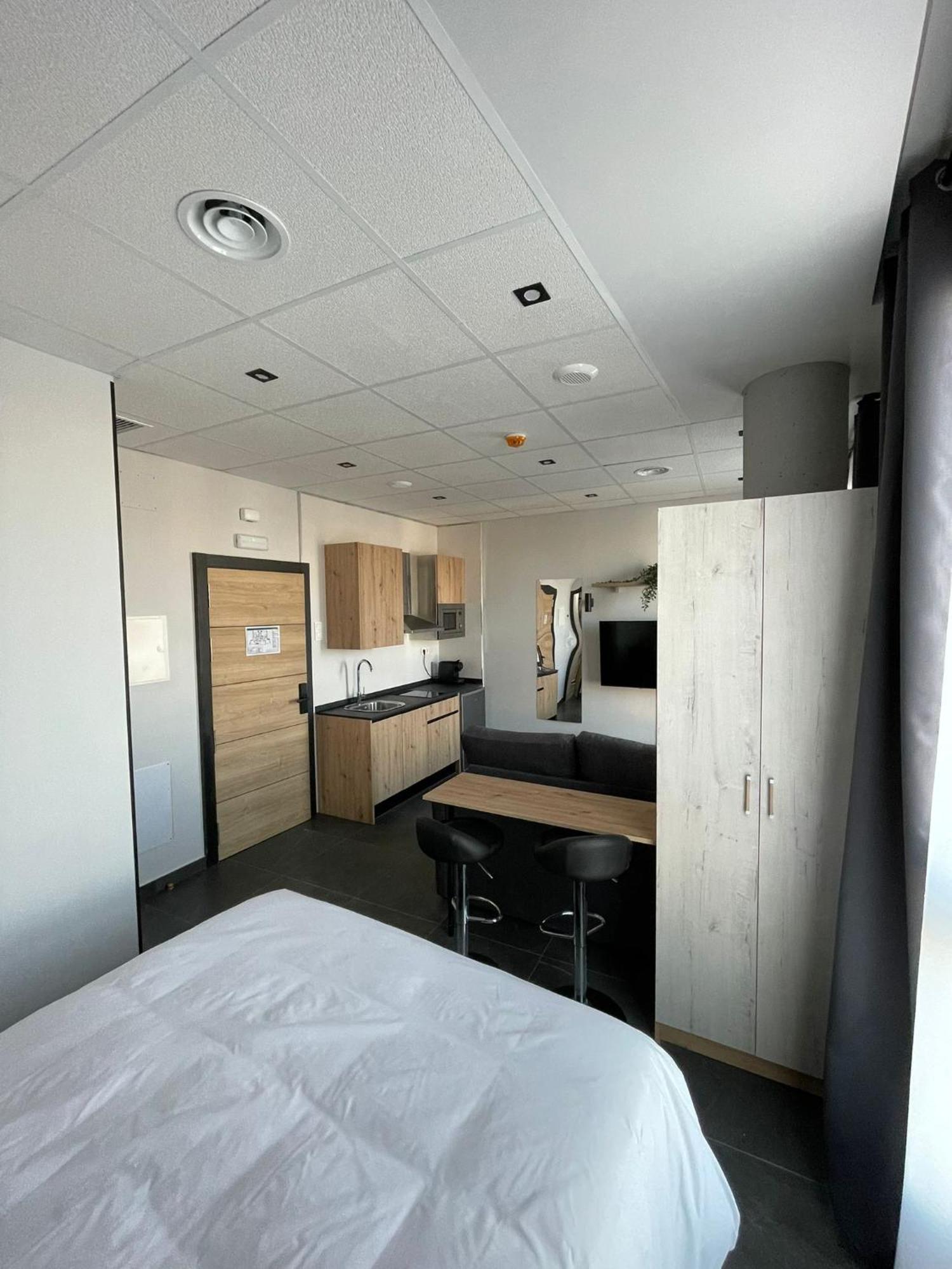 - Mirasur Apartahotel Parla