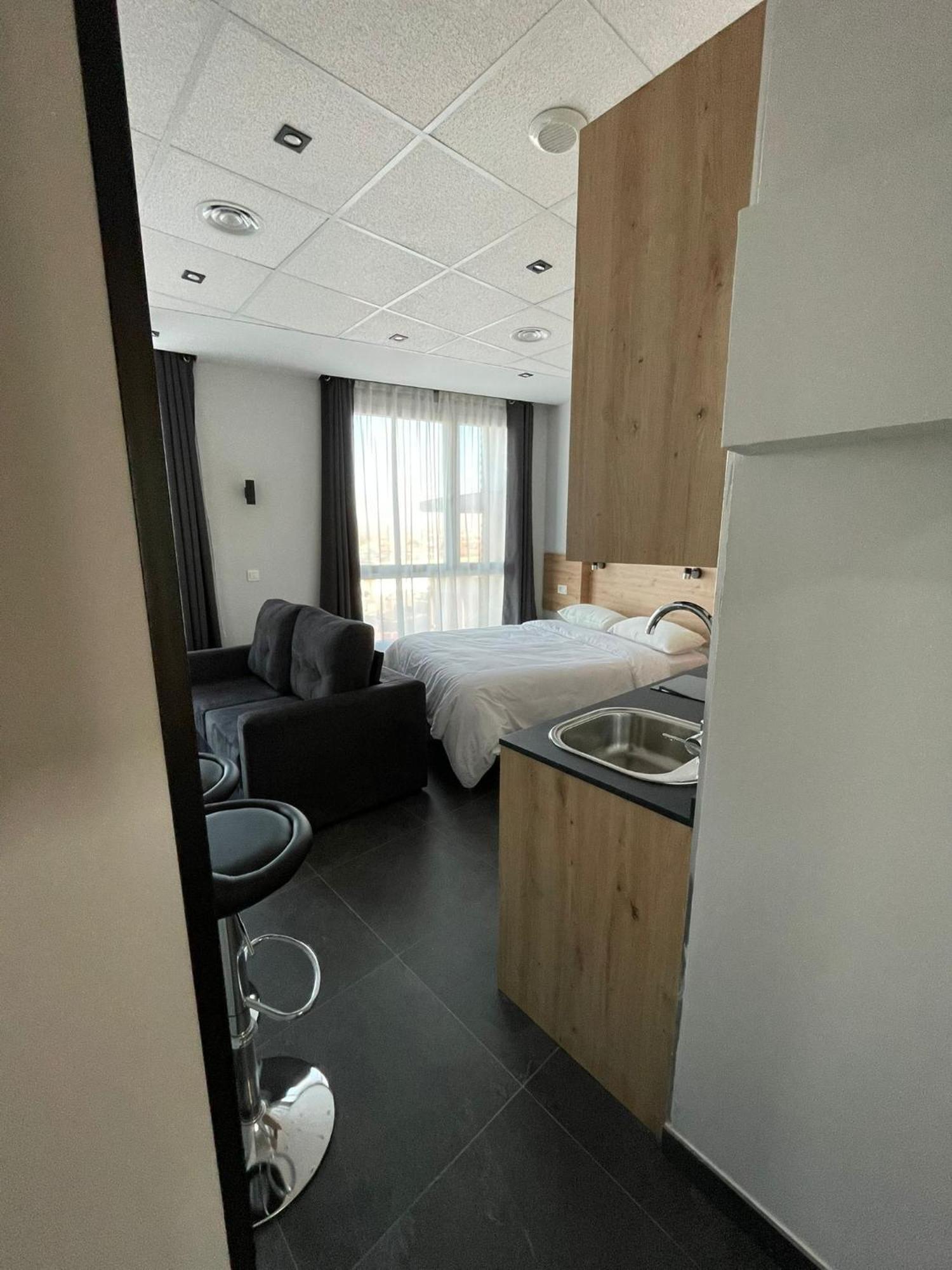 - Mirasur Apartahotel Parla