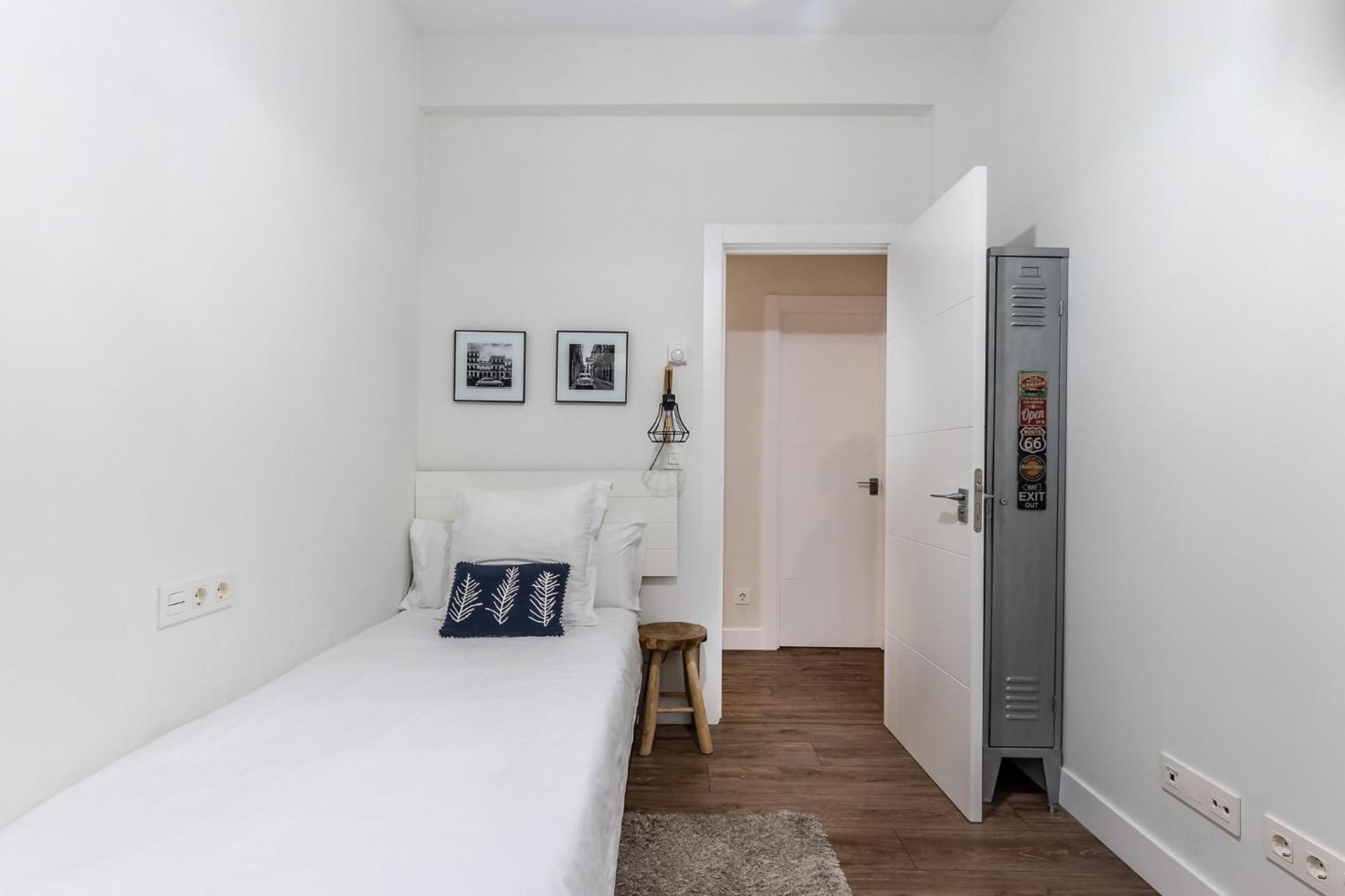 Homeloving Centre With Parking Apartment