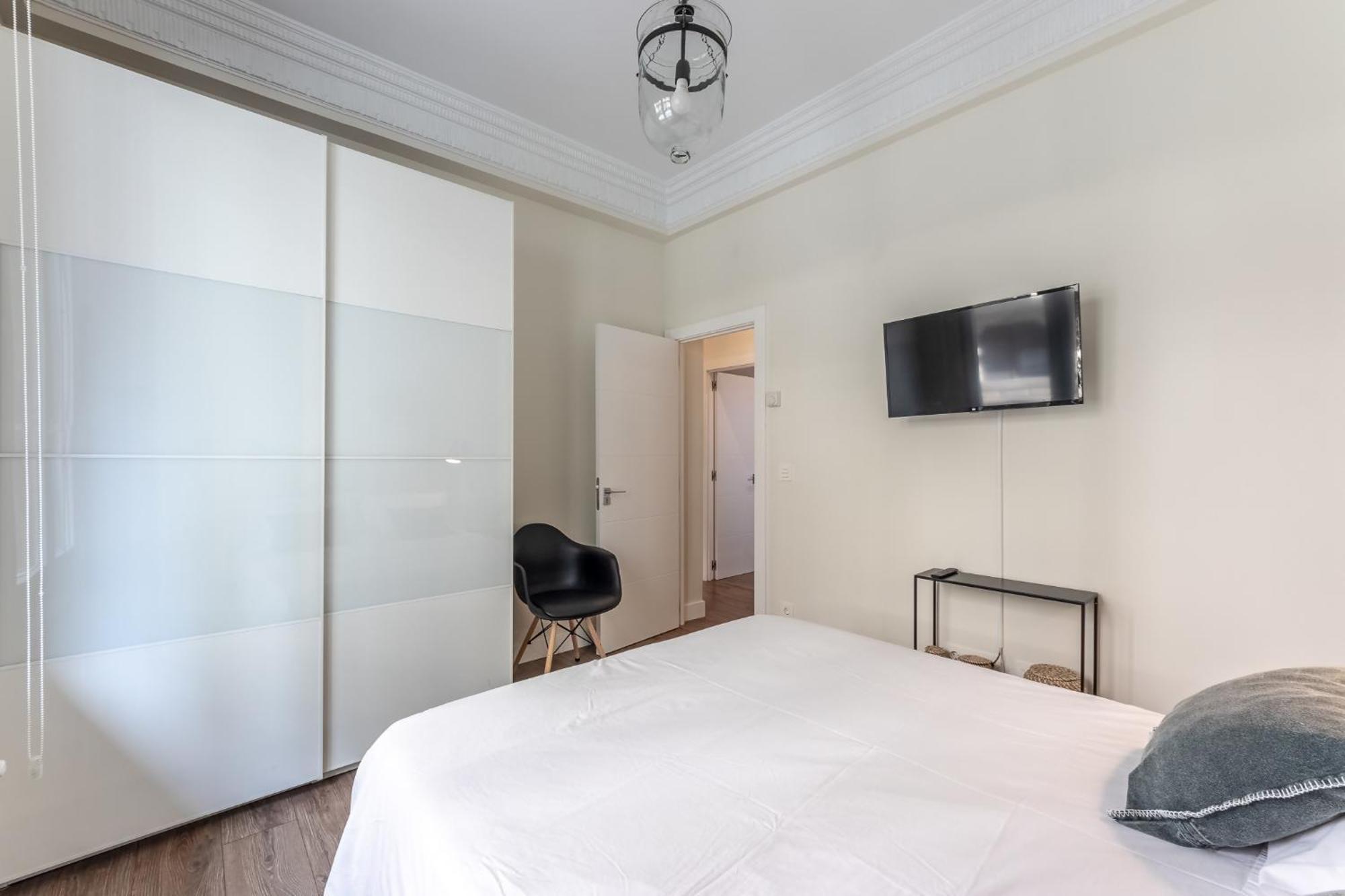 Homeloving Centre With Parking Apartment *