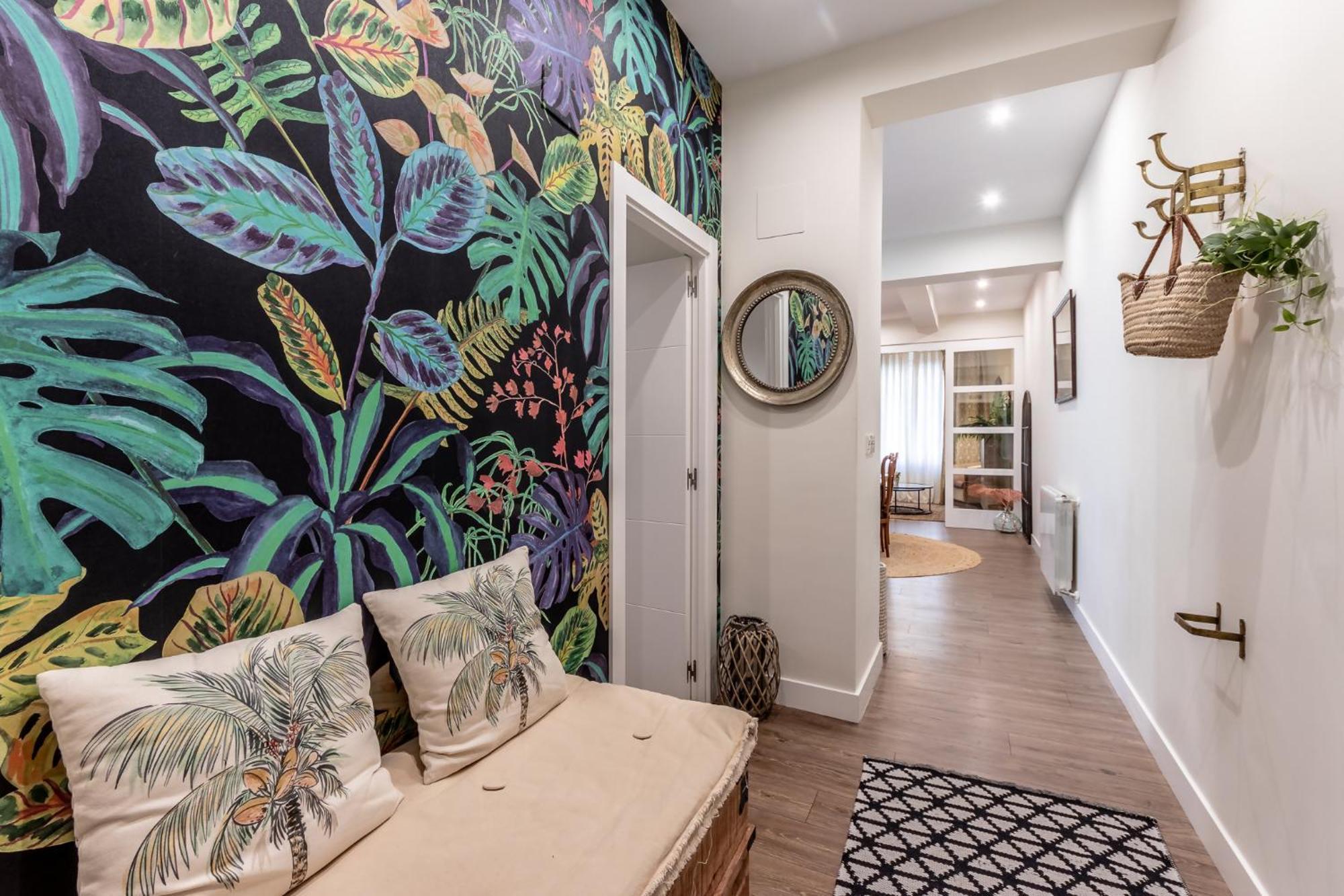 Homeloving Centre With Parking Apartment *