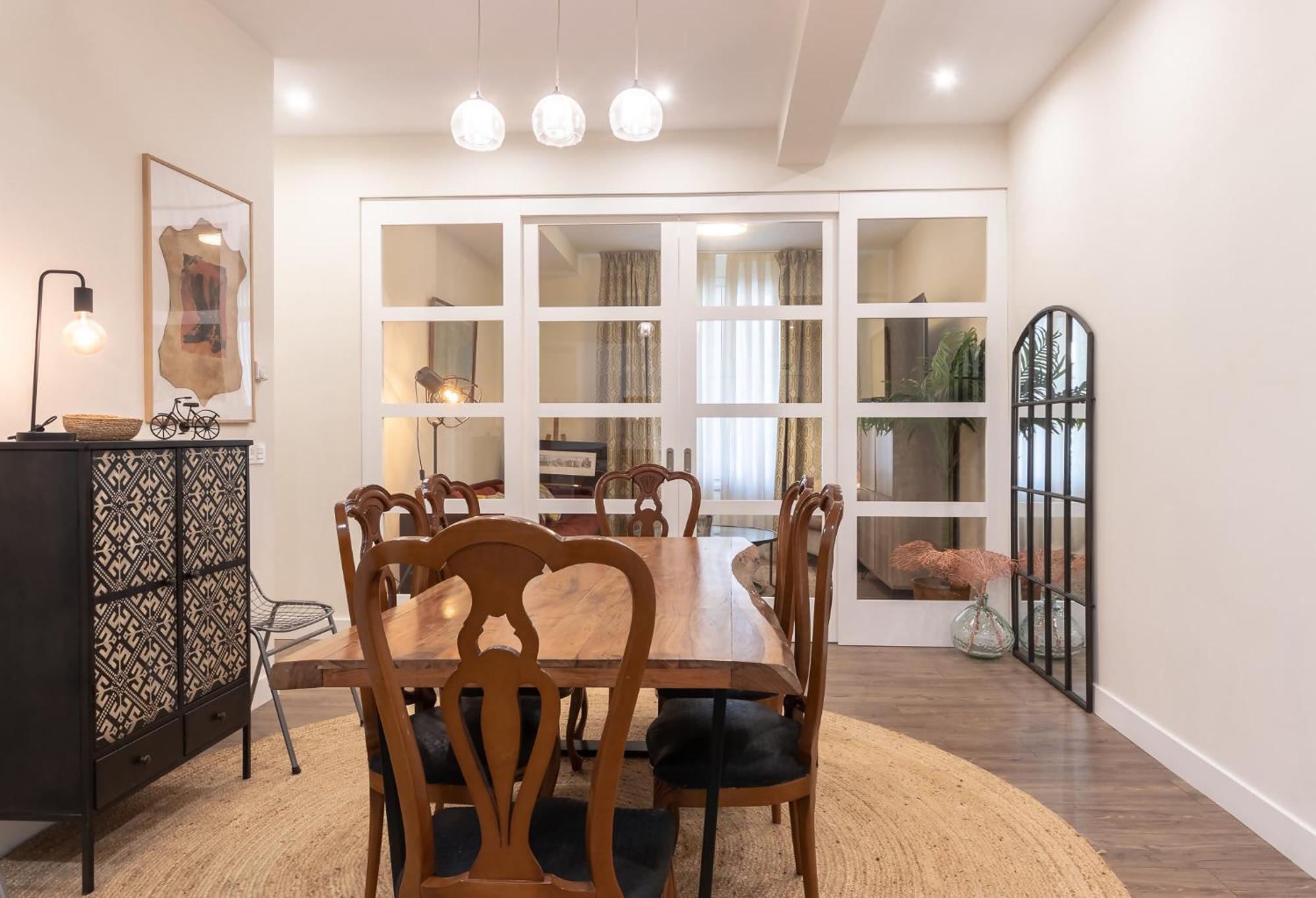 Apartment Homeloving Centre With Parking *