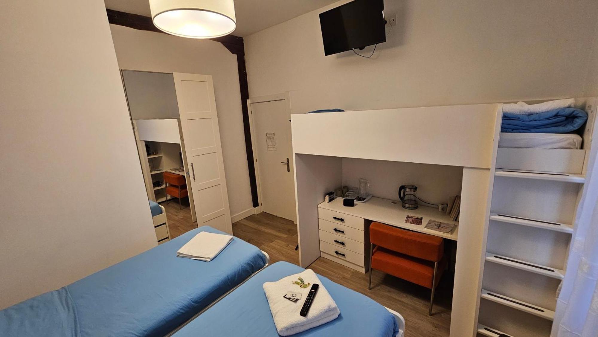 Habitación Triple En Caserío A 8km De Bilbao