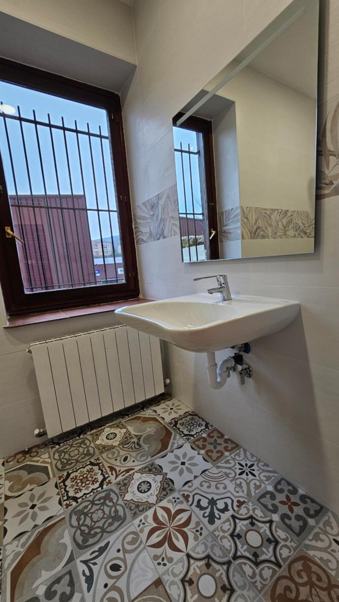 2. Habitación Doble A 8 Km De Bilbao. Baño Compartido Habitación en casa particular