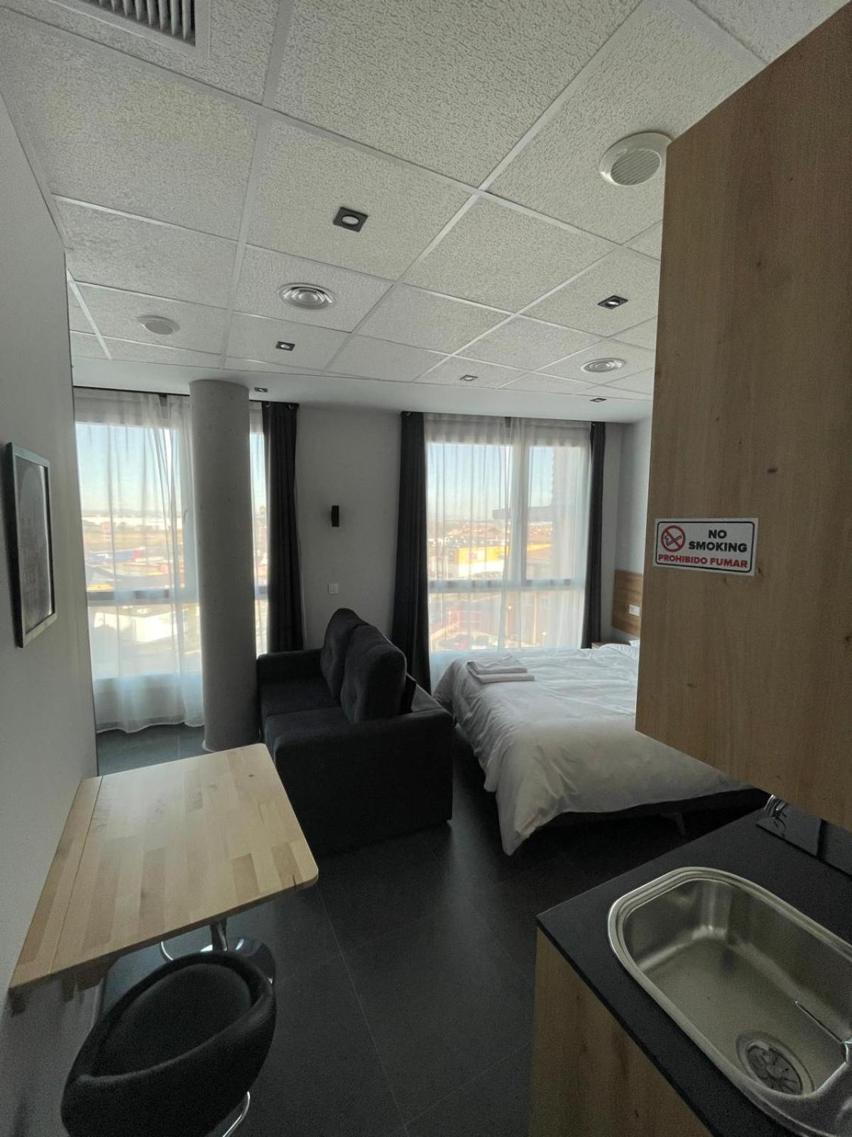 - Mirasur Apartahotel Parla