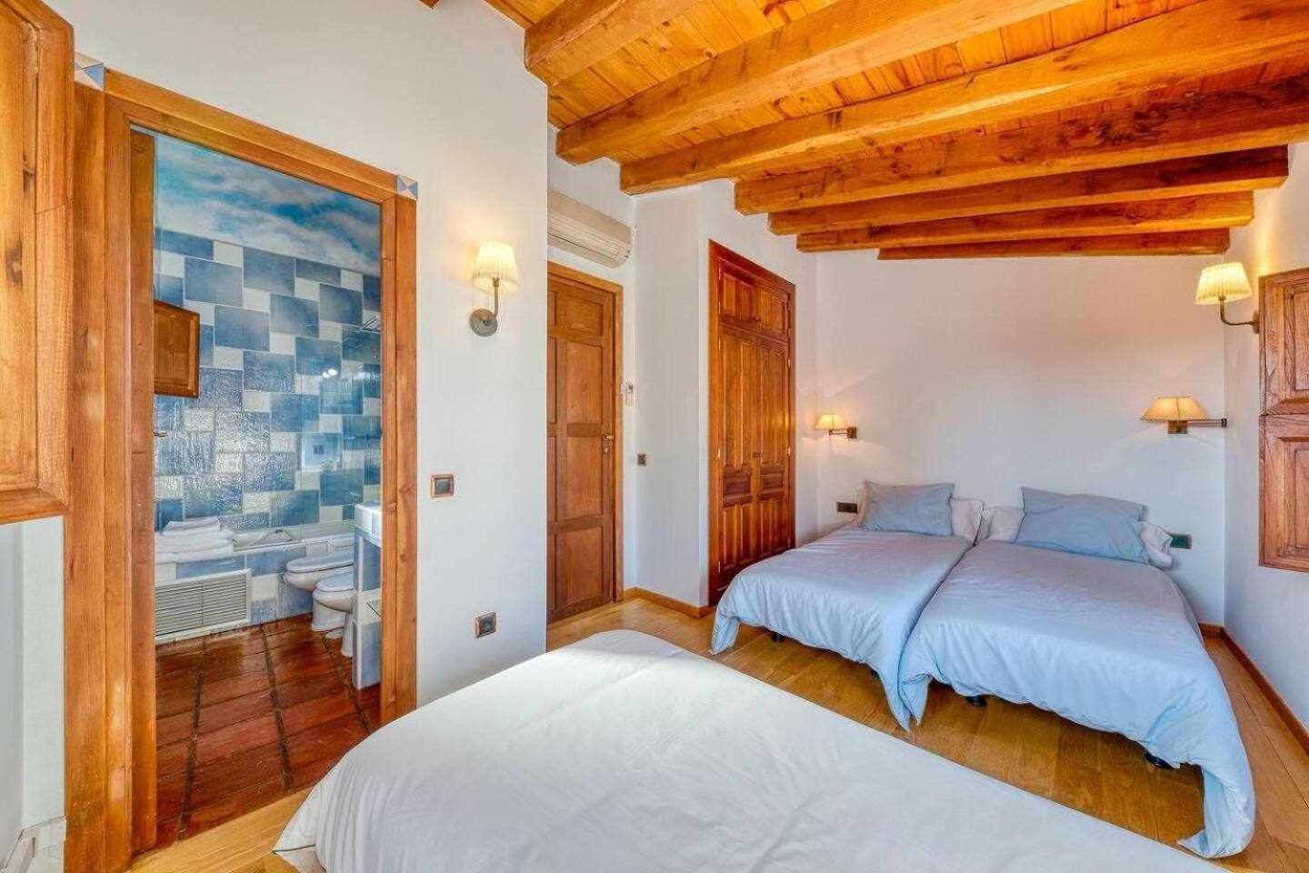 Cuesta Del Reloj * Piedralaves