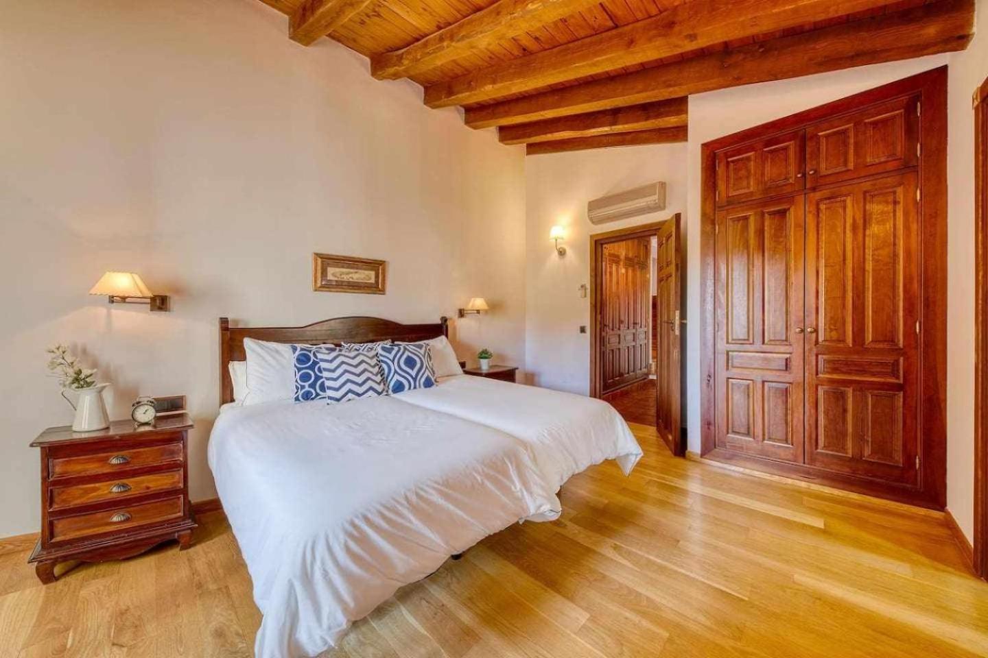 Holiday home Cuesta Del Reloj Piedralaves