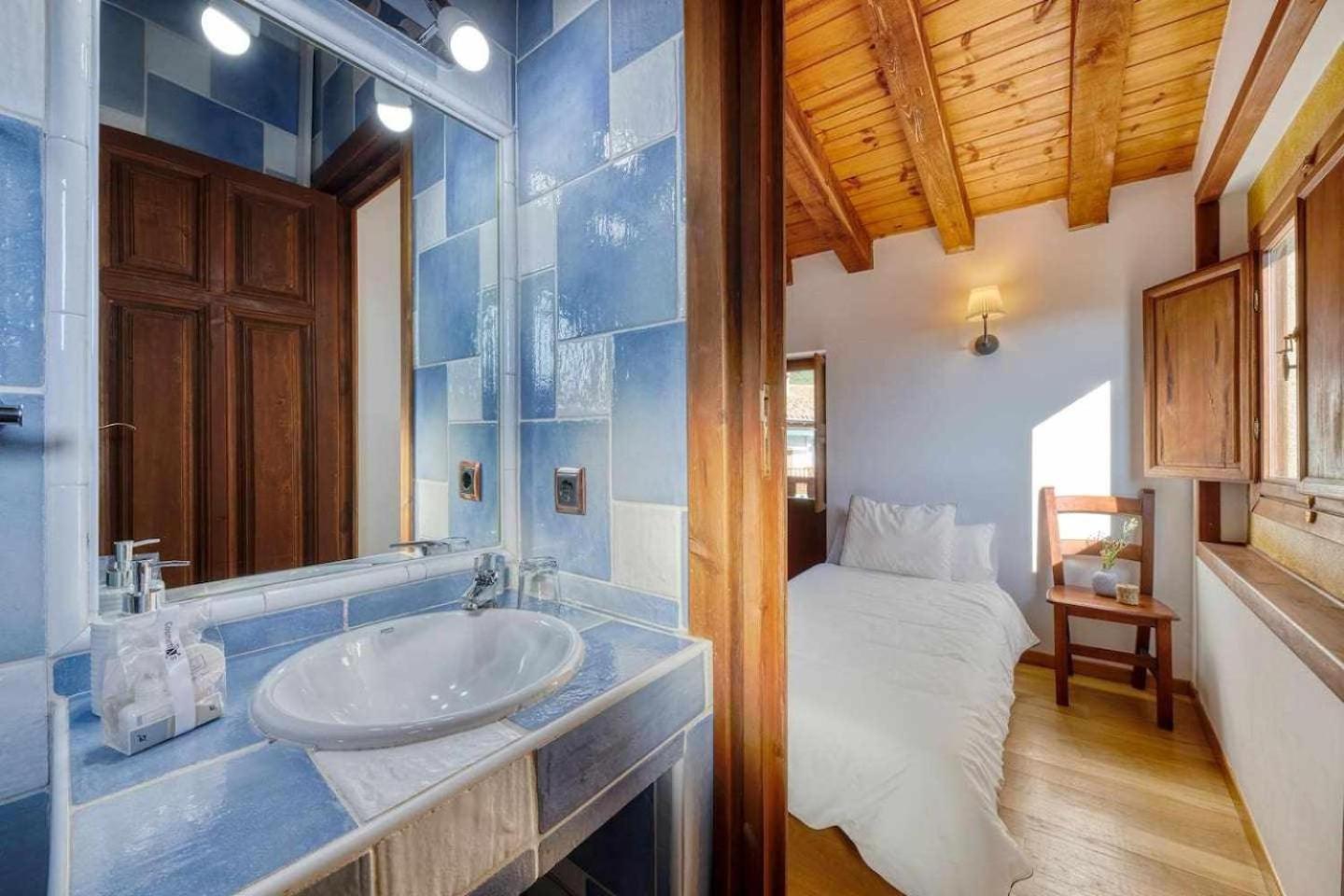 Casa Cuesta Del Reloj Piedralaves