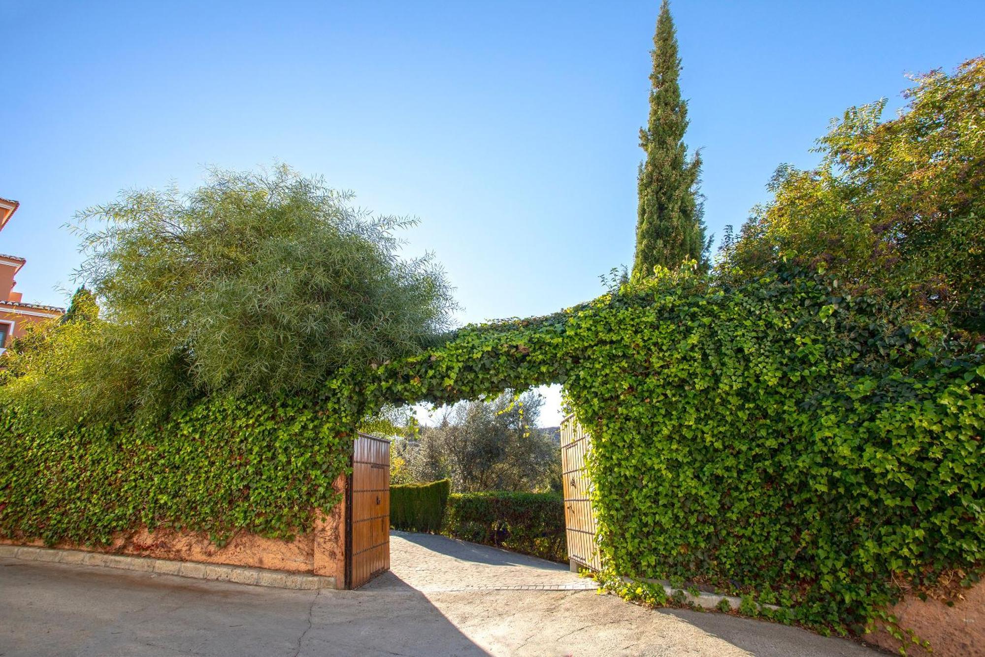 Casa Flores Mit Swimmingpool Und Grill Сasa de vacaciones Alcaucín