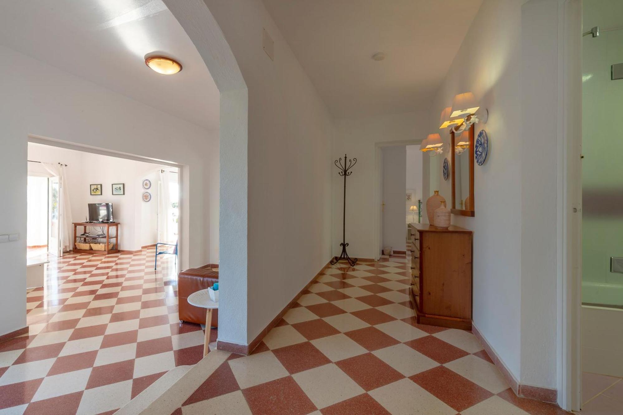 Сasa de vacaciones Moderne, Frische Familienvilla Allondra *