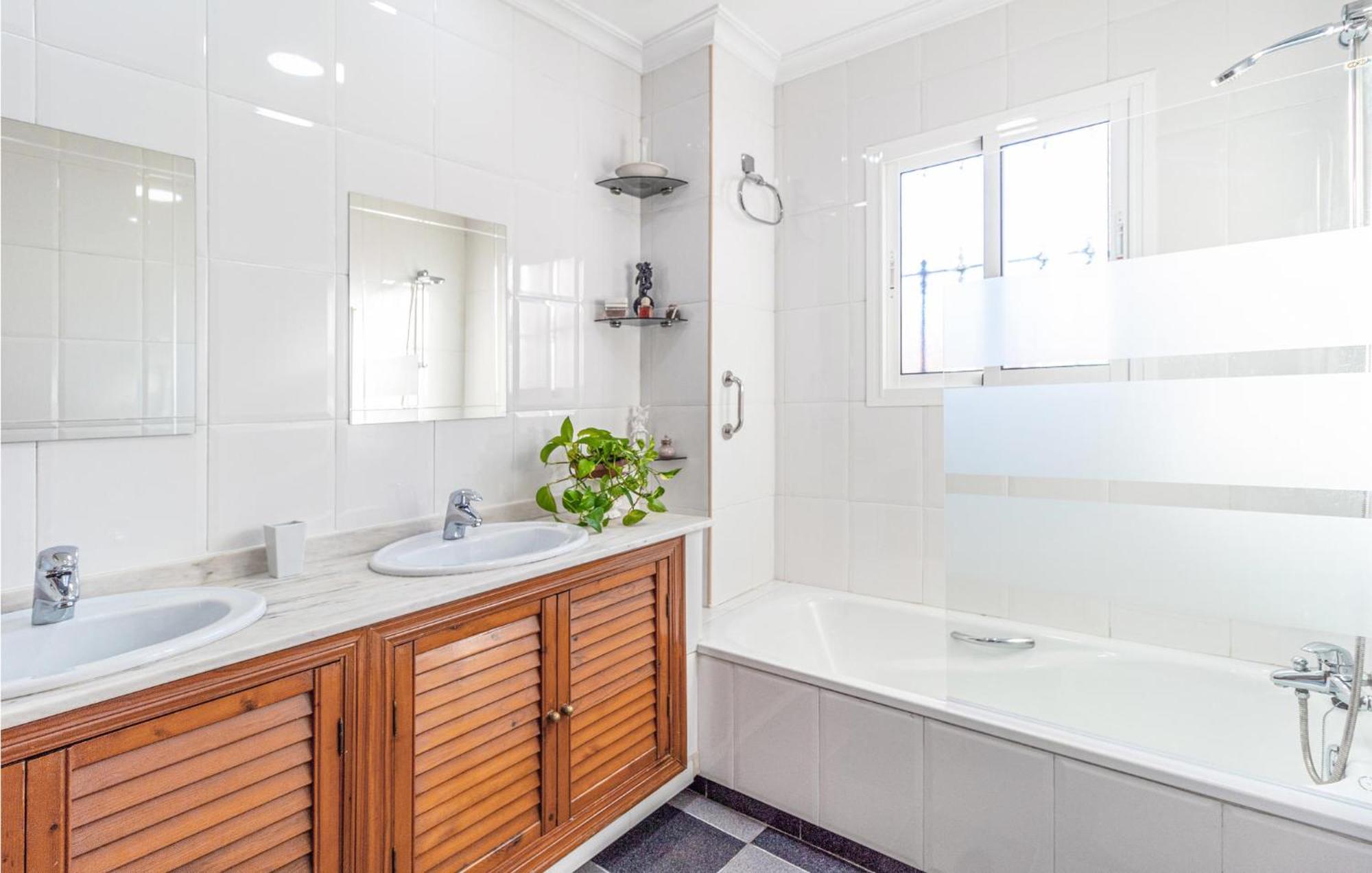 Stunning In Mlaga With 2 Bedrooms And Wifi Сasa de vacaciones Málaga