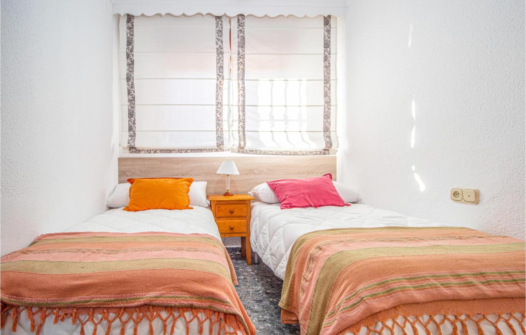 Сasa de vacaciones Stunning In Mlaga With 2 Bedrooms And Wifi
