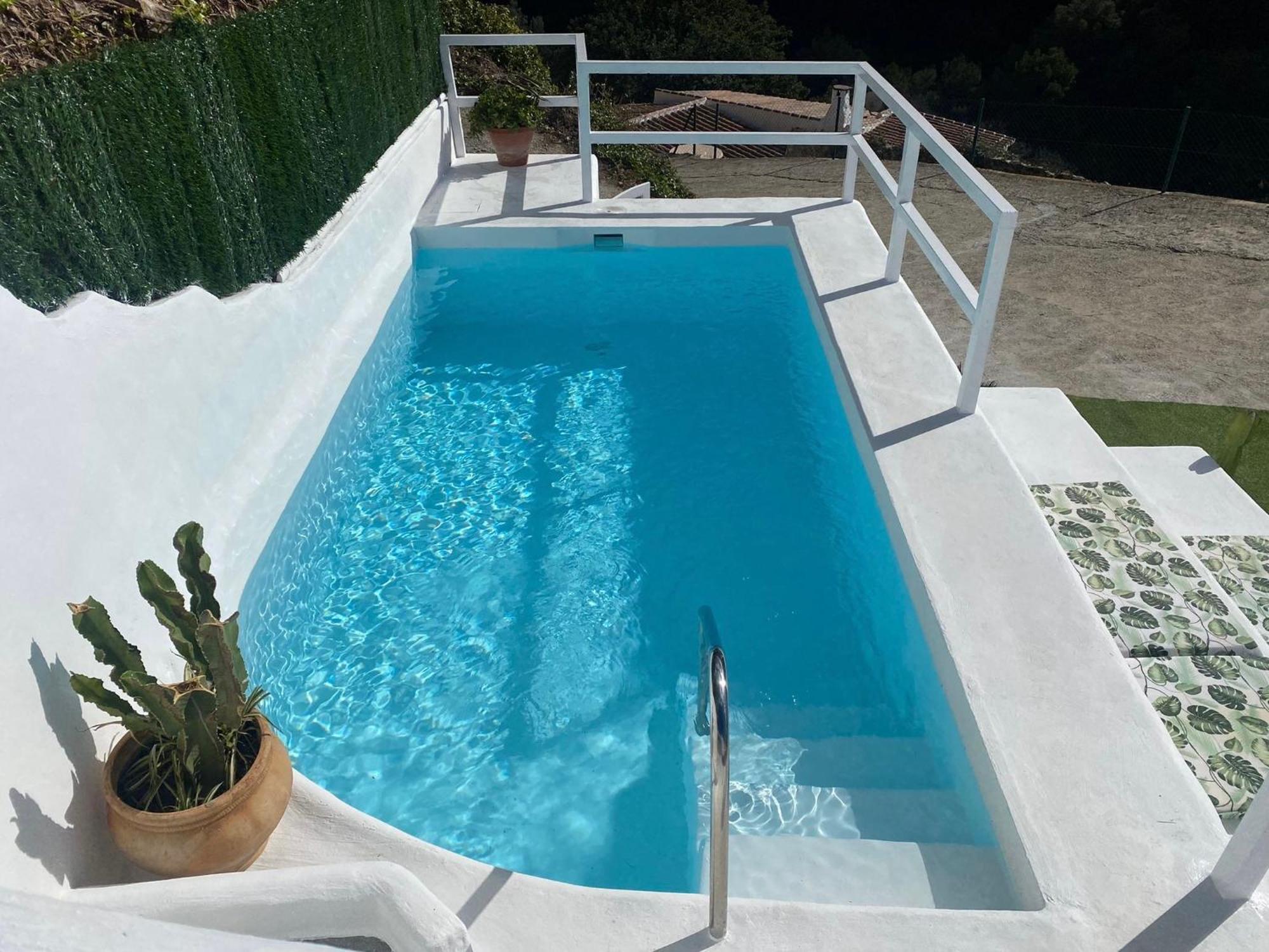 Jardin Piscina Climatizada Frigiliana