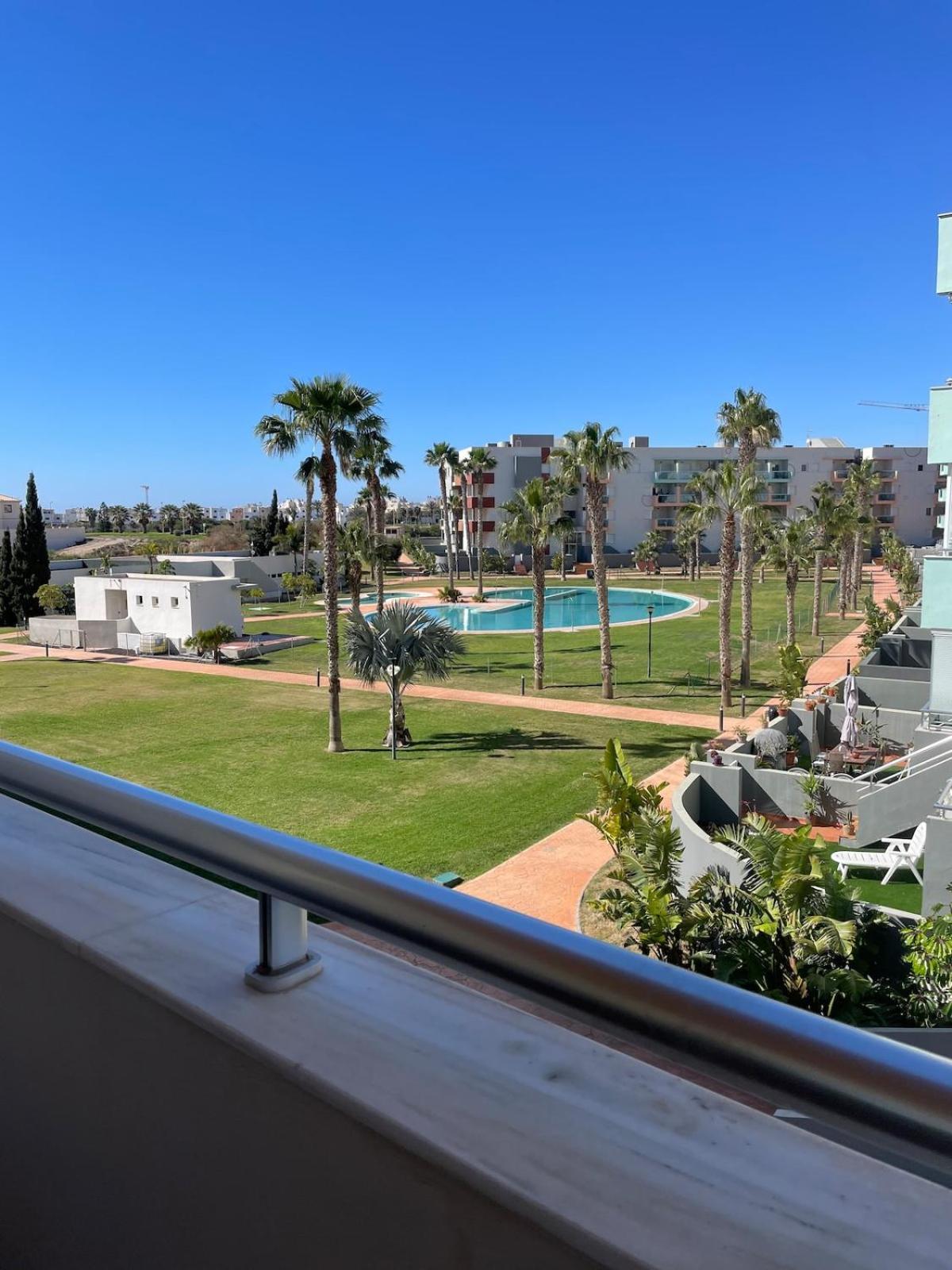 Bonito Y Tranquilo Piso En Apartamento Almerimar