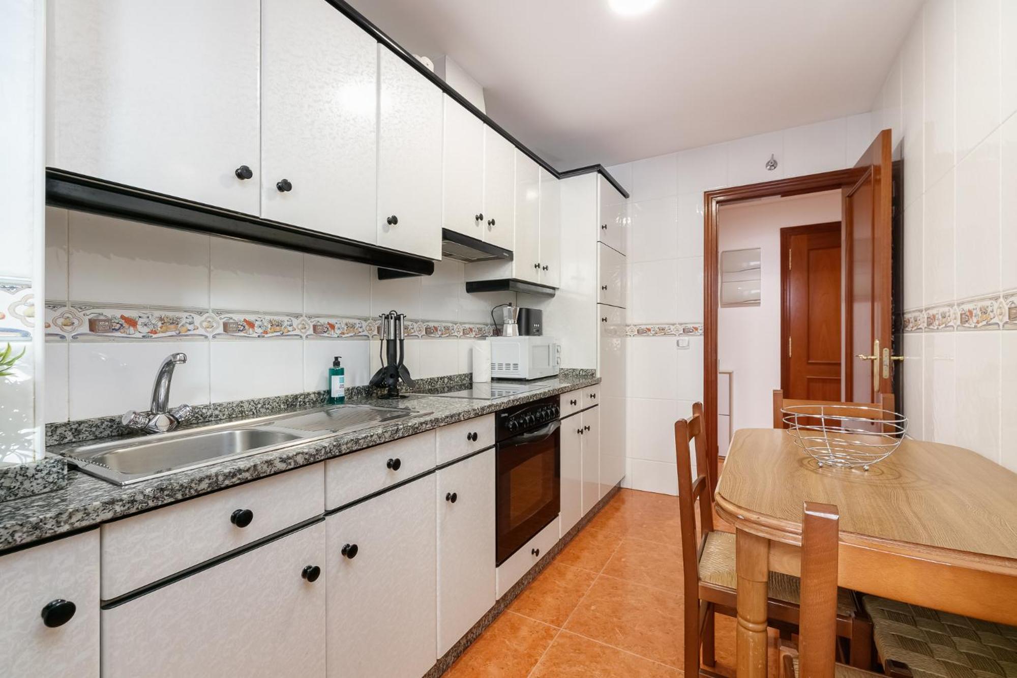 Con Parking Y 6 Huespedes By Apartamento *