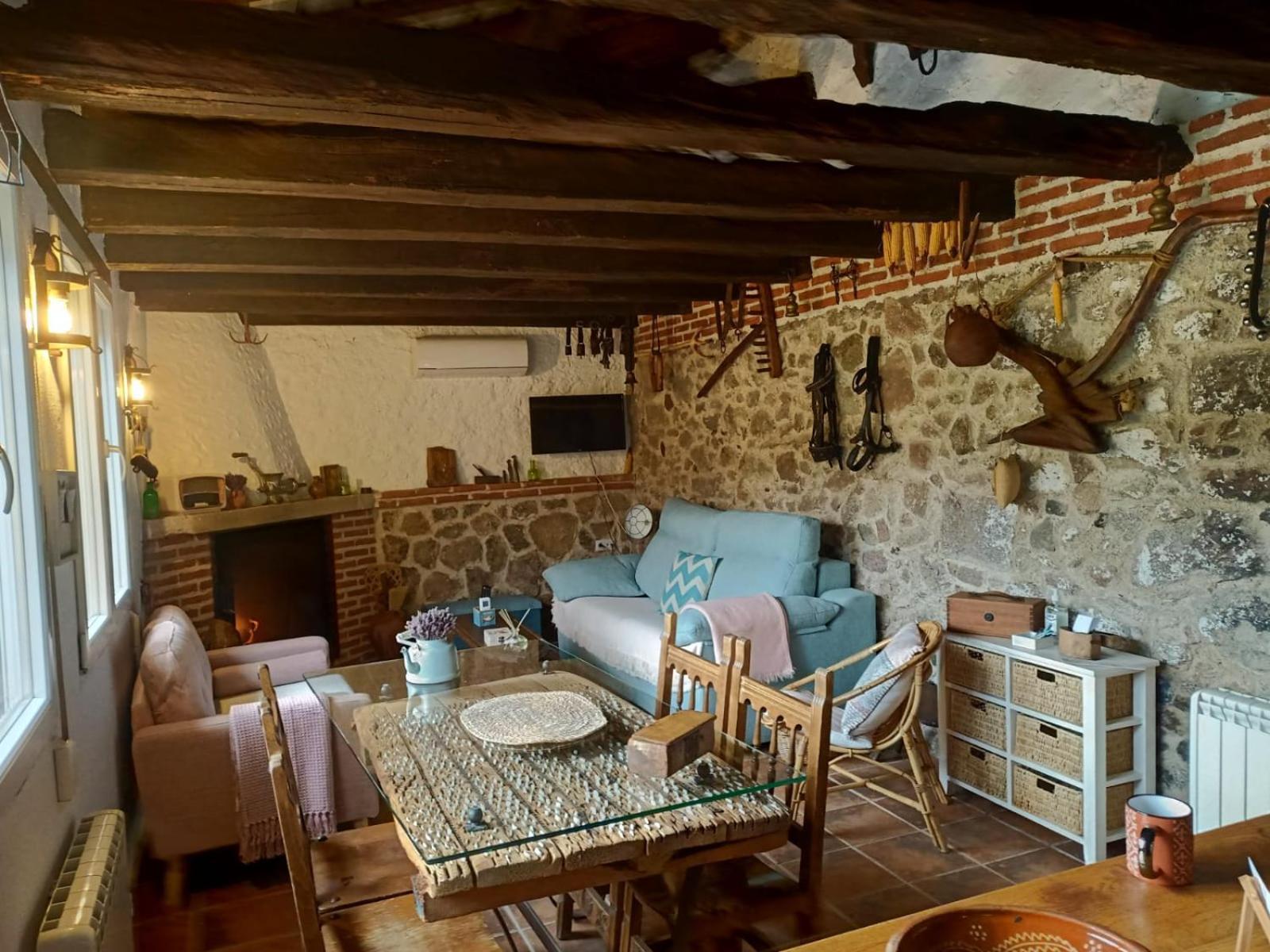 Casa La Almazara * La Parra (Castile and Leon)
