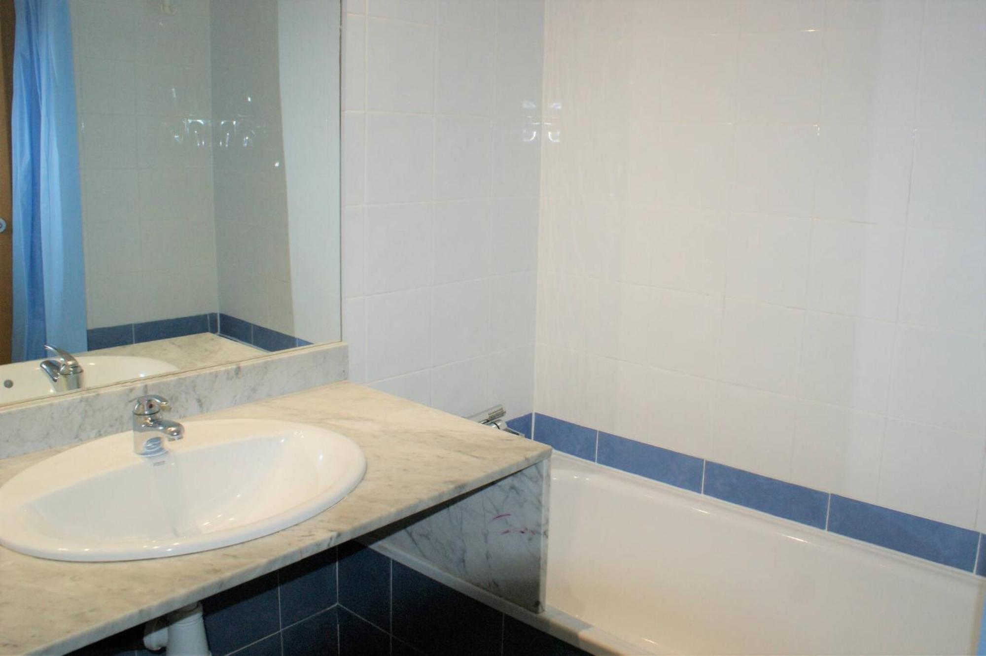 Con Vistas Al Canal En Residencia Con Piscina * Rosas