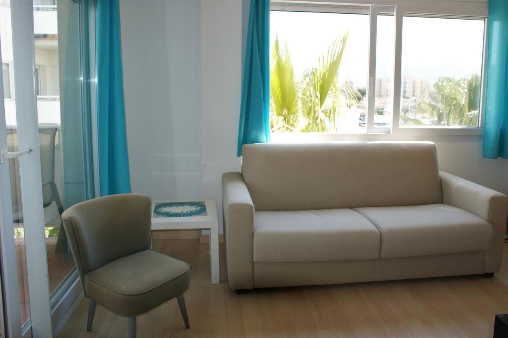 Con Vistas Al Canal En Residencia Con Piscina Rosas