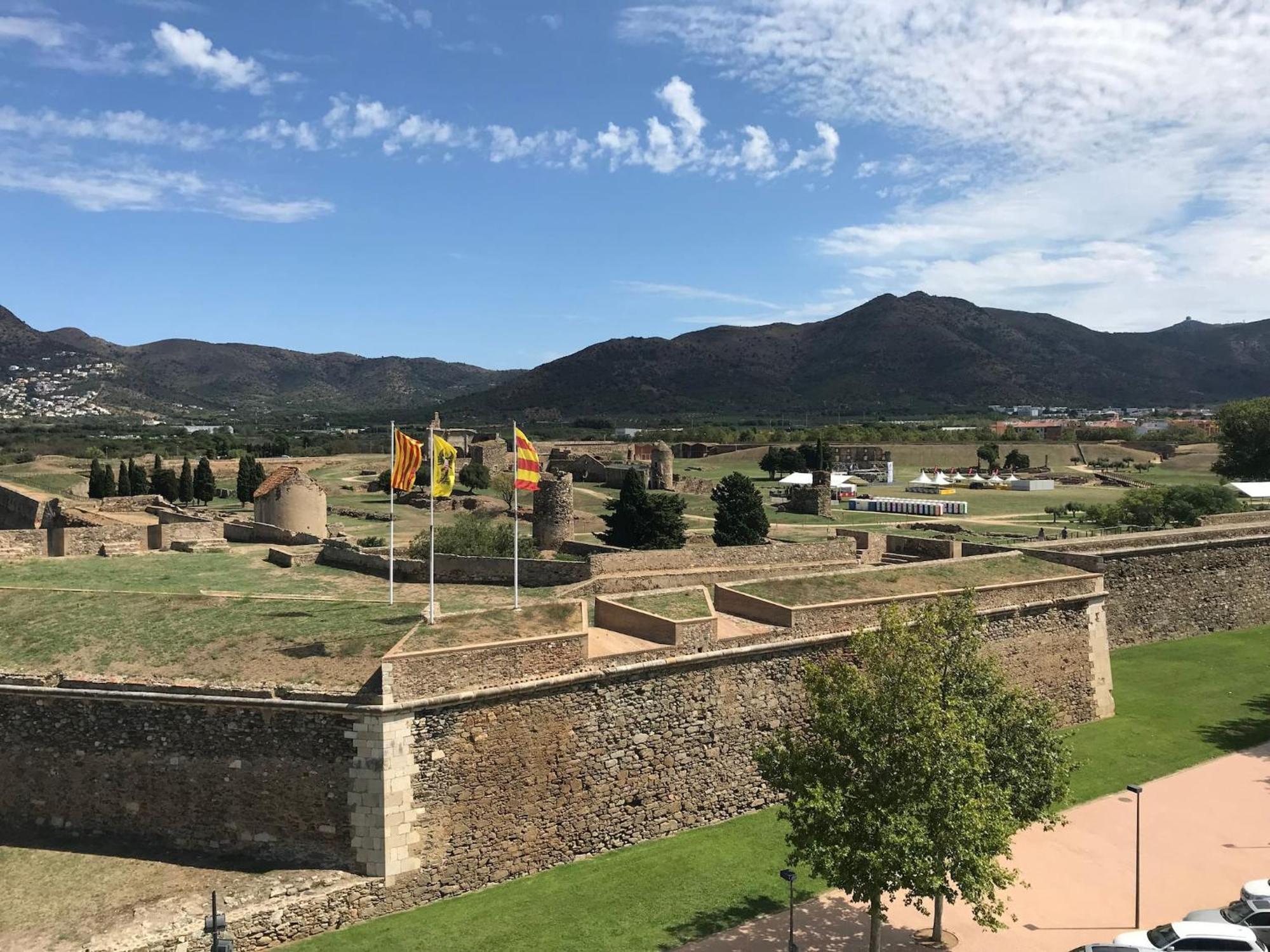 Apartamento Con Vistas Al Canal En Residencia Con Piscina Rosas