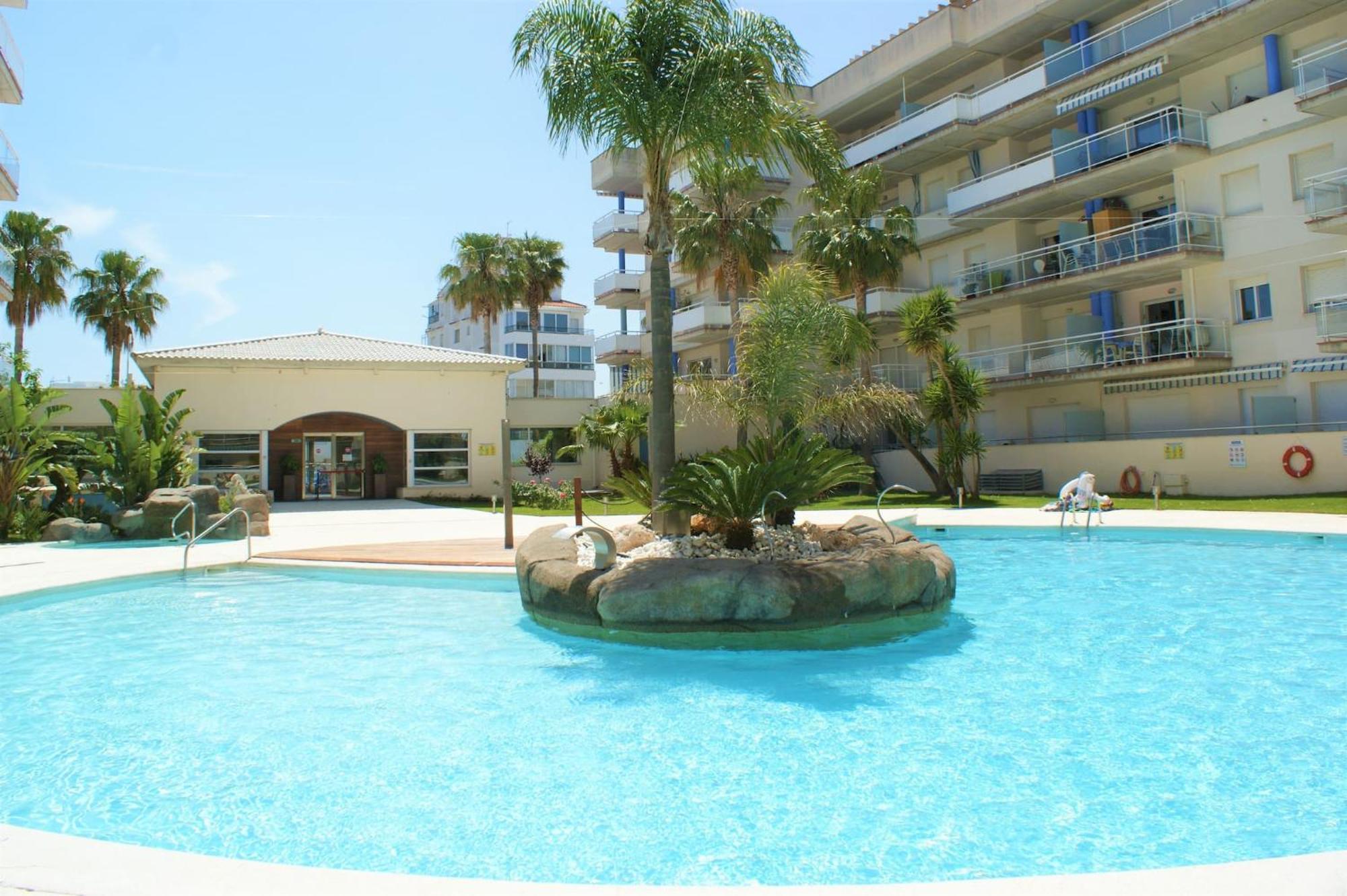 Con Vistas Al Canal En Residencia Con Piscina Rosas