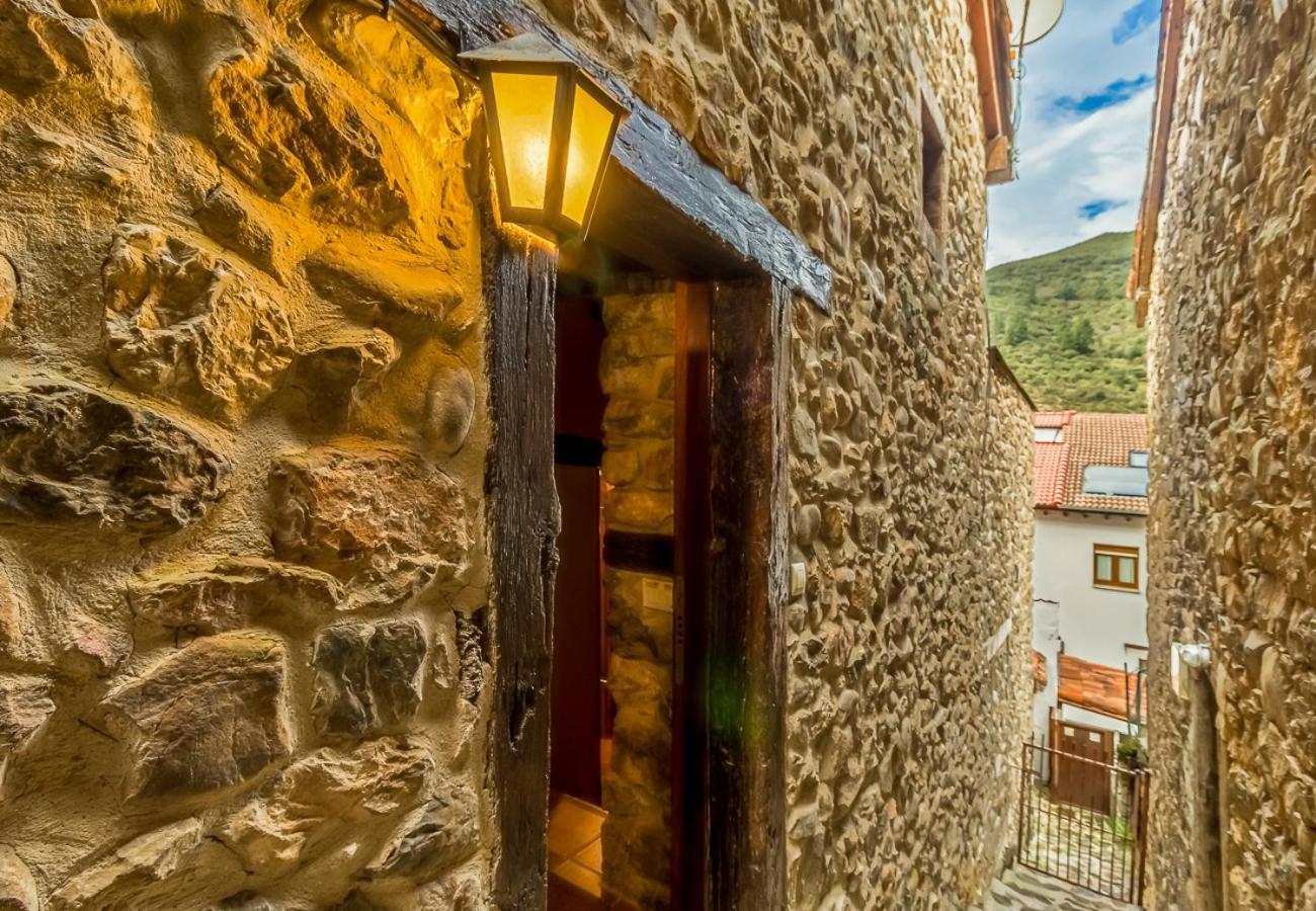 Amplia De Piedra En Apartamento Potes