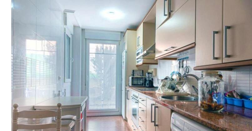Familiar Bajo Con Jardin En Apartamento Gibaja