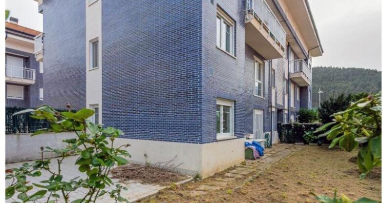 Familiar Bajo Con Jardin En Apartamento *