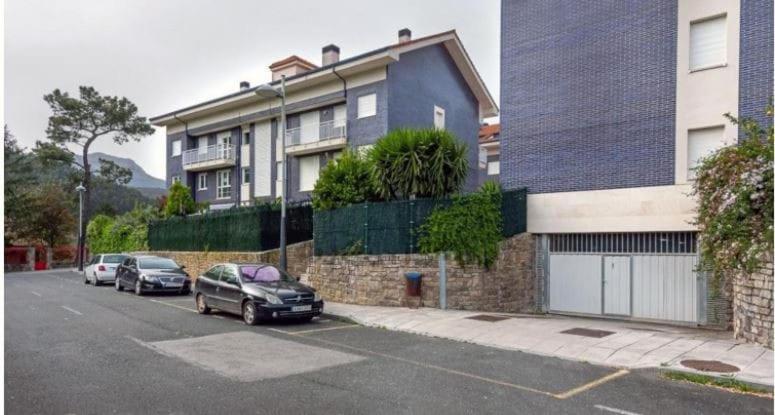Familiar Bajo Con Jardin En Gibaja